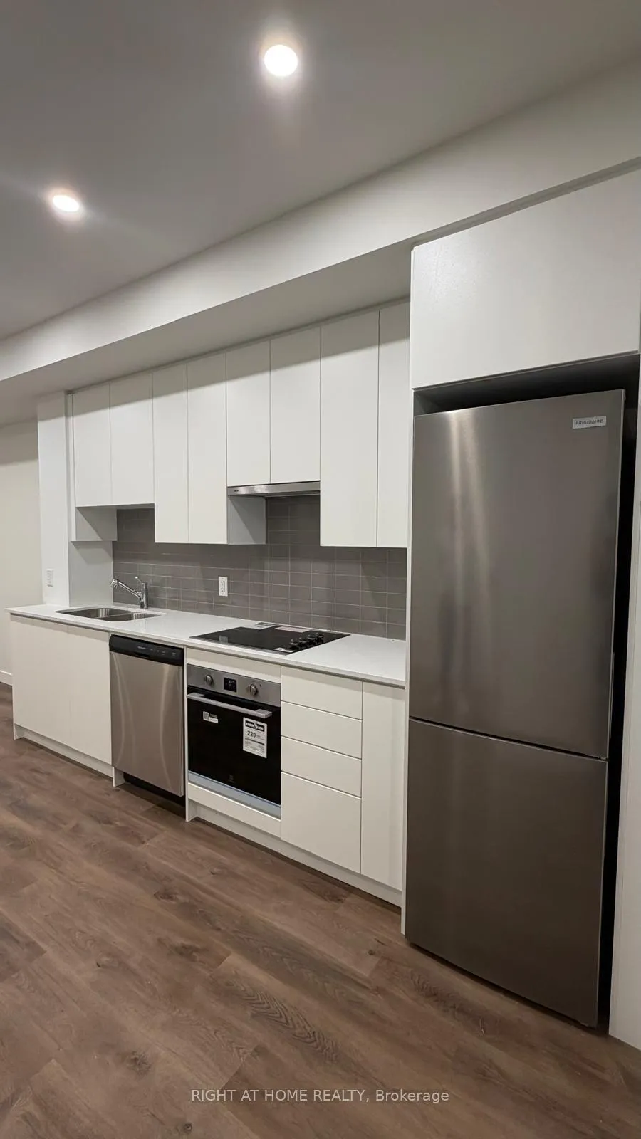 Photo 13 of Unit 821, 461 Green St St, Hamilton, Lakeshore — HOMEH