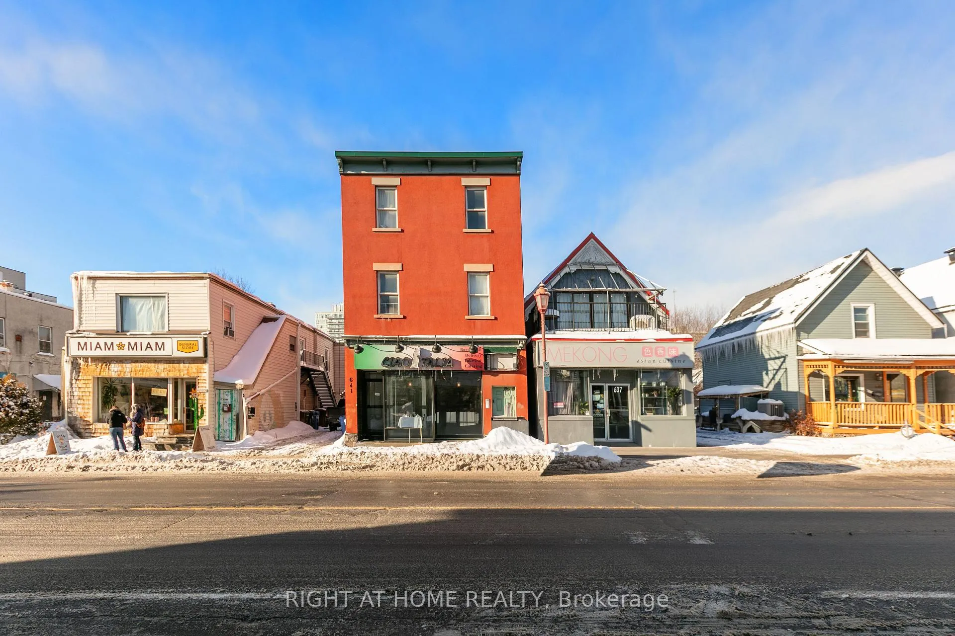 Front of Unit #3, 639 Somerset Street W