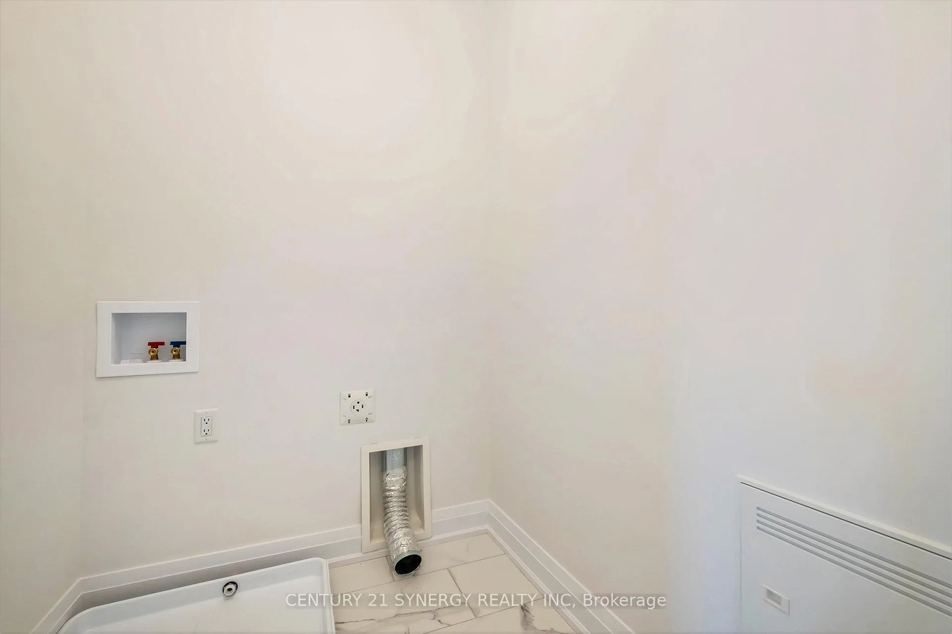 Photo 4 of Unit B, 257 Argile Street, Casselman — HOMEH
