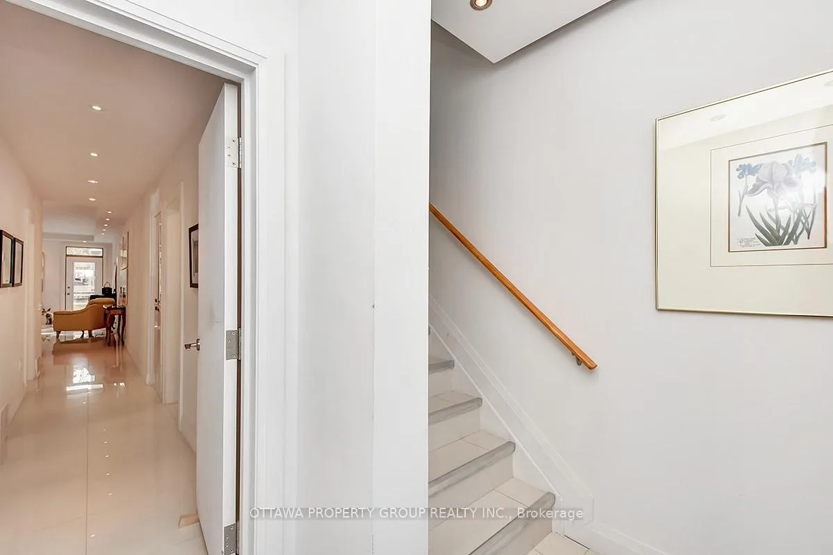 Photo 3 of Unit A, 10 Chestnut Street, Ottawa, Ottawa East — HOMEH