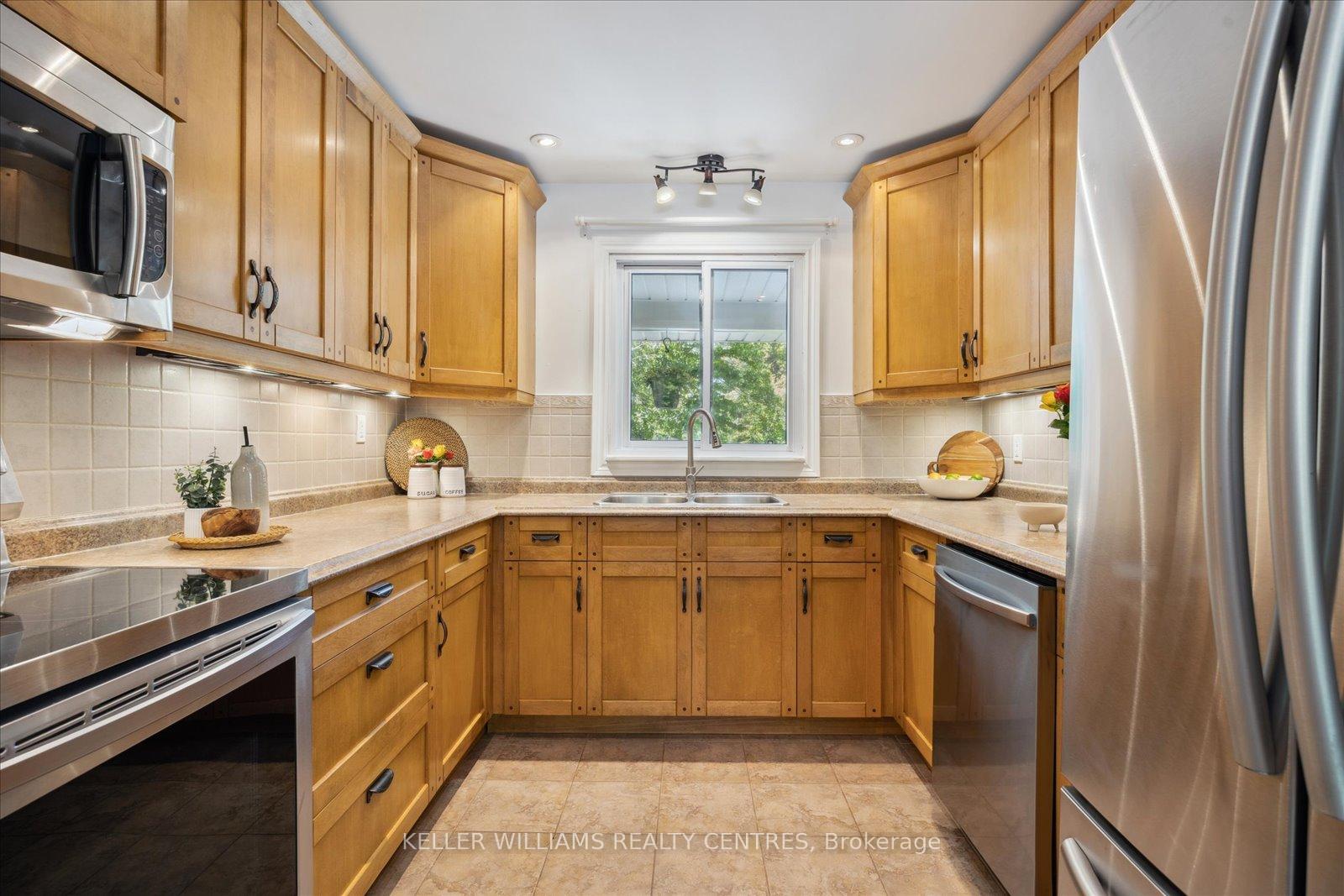 Photo 6 of 26 Evans Avenue, Georgina, Sutton & Jackson's Point — HOMEH