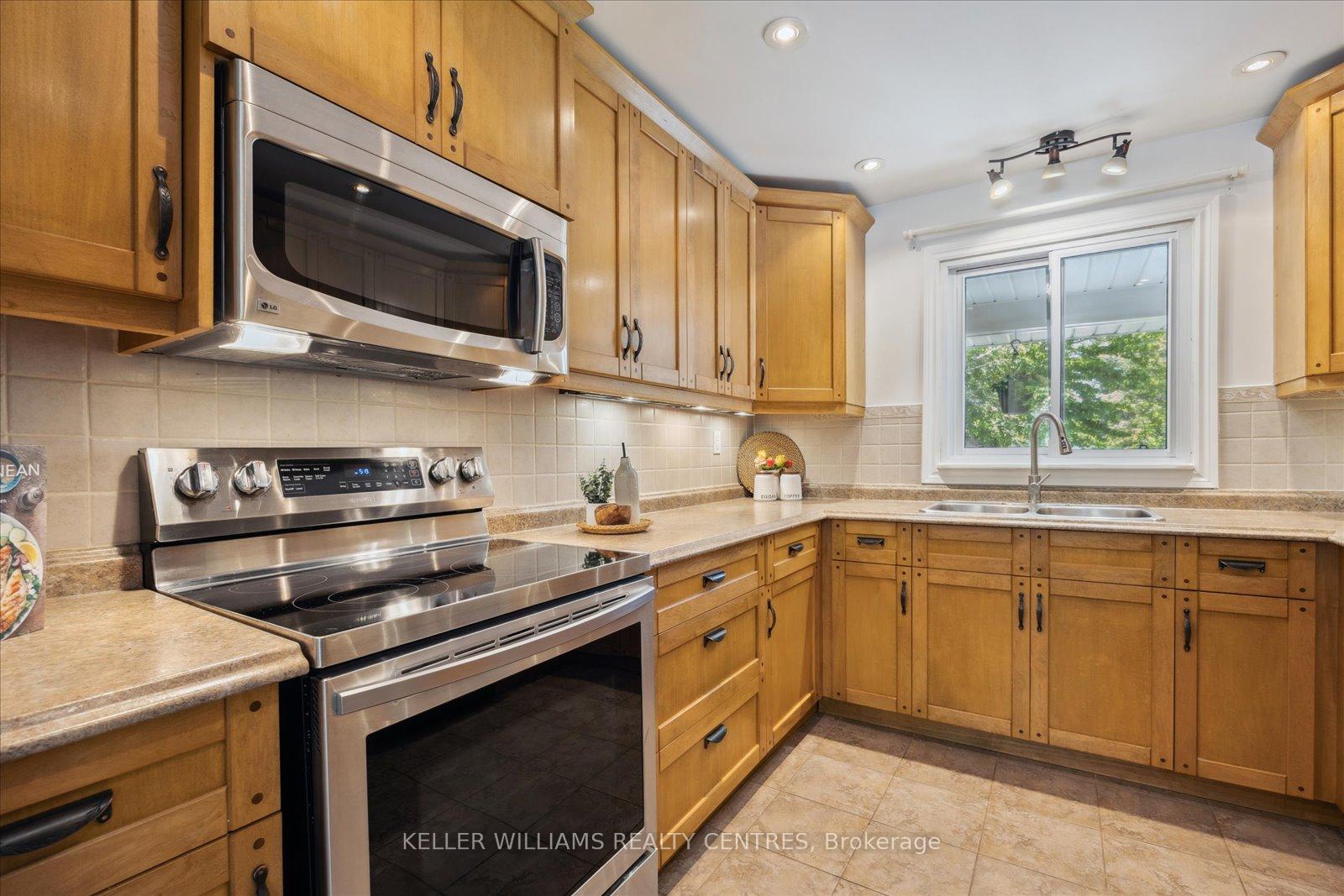 Photo 7 of 26 Evans Avenue, Georgina, Sutton & Jackson's Point — HOMEH