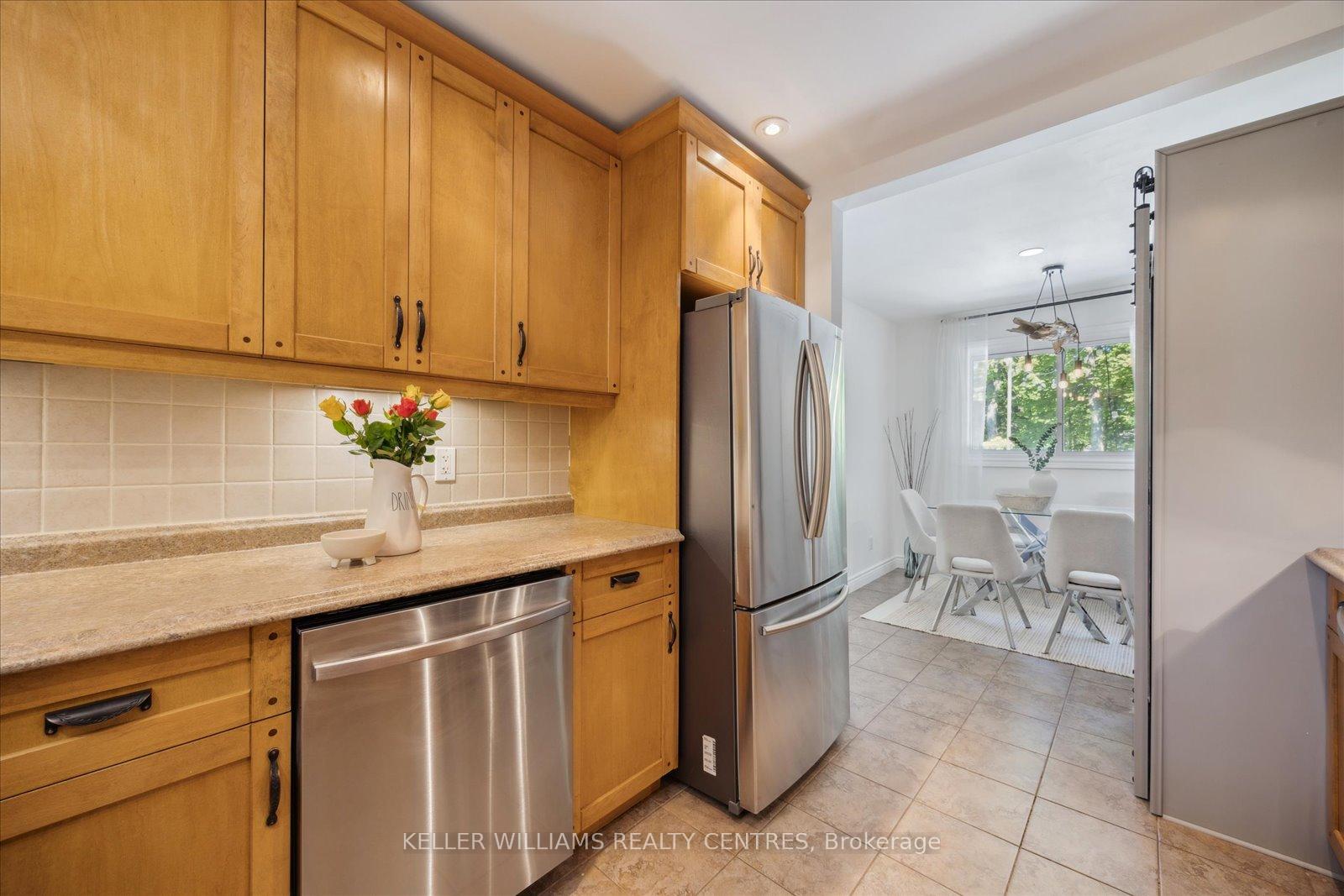 Photo 8 of 26 Evans Avenue, Georgina, Sutton & Jackson's Point — HOMEH