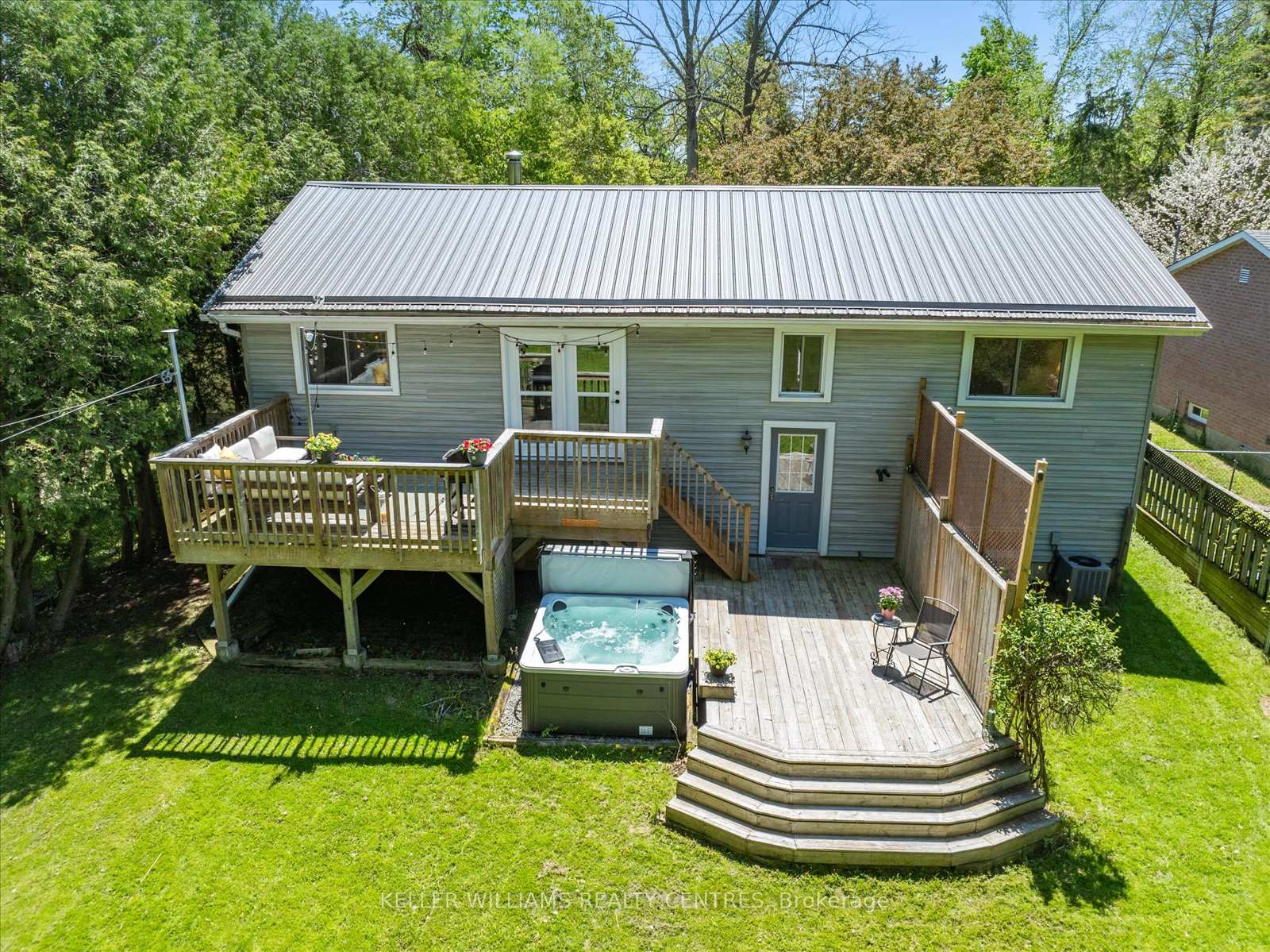 Photo 22 of 26 Evans Avenue, Georgina, Sutton & Jackson's Point — HOMEH