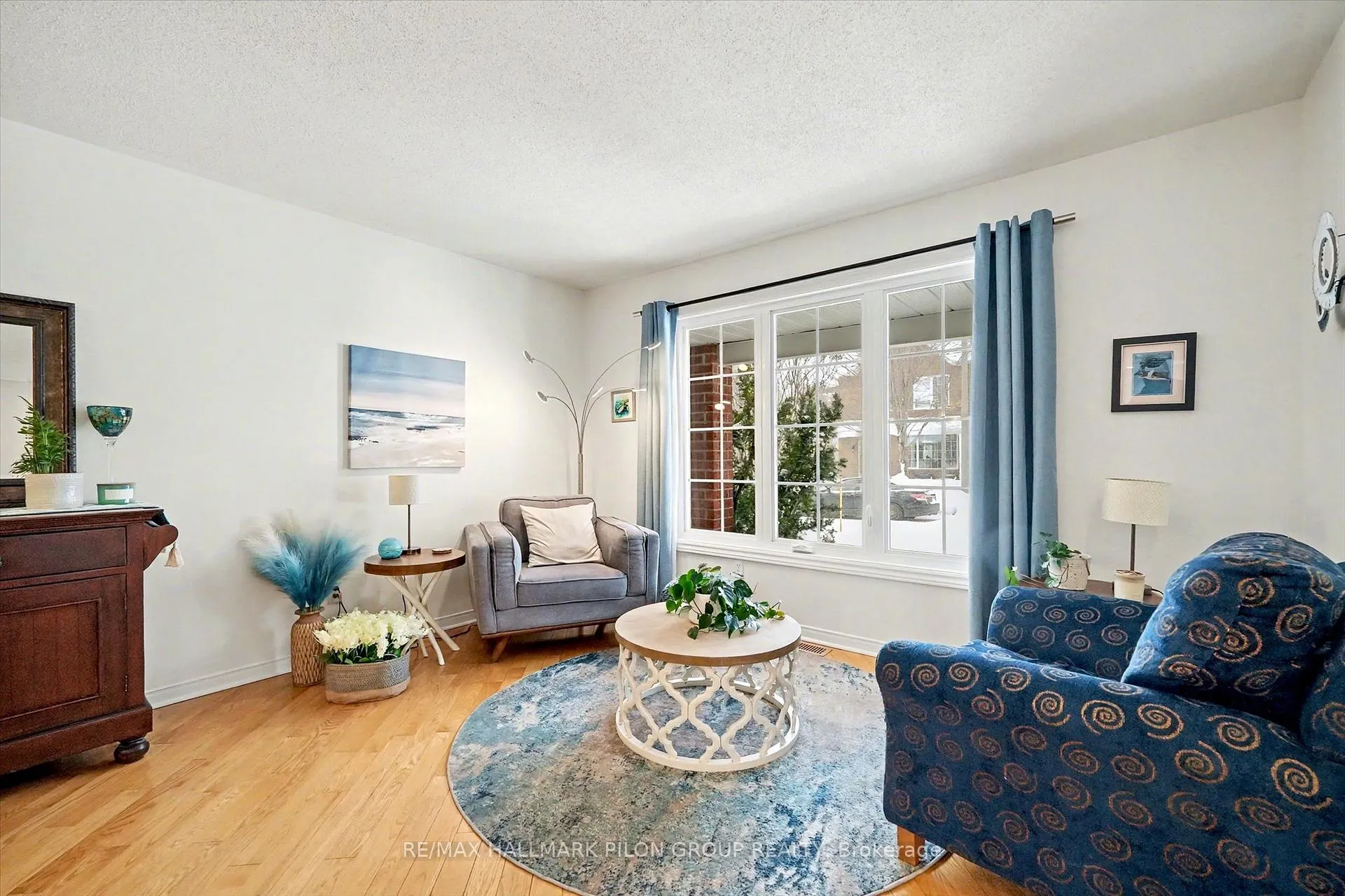 Photo 3 of 2112 Sandy Oaks Drive, Ottawa, Chapel Hill South - Orleans Village — HOMEH