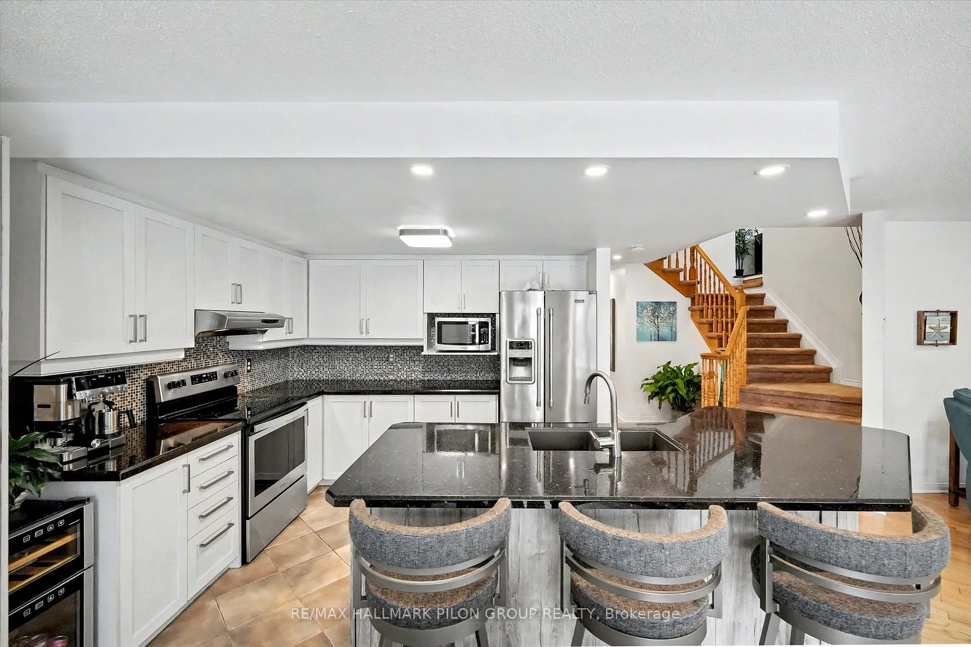 Photo 8 of 2112 Sandy Oaks Drive, Ottawa, Chapel Hill South - Orleans Village — HOMEH