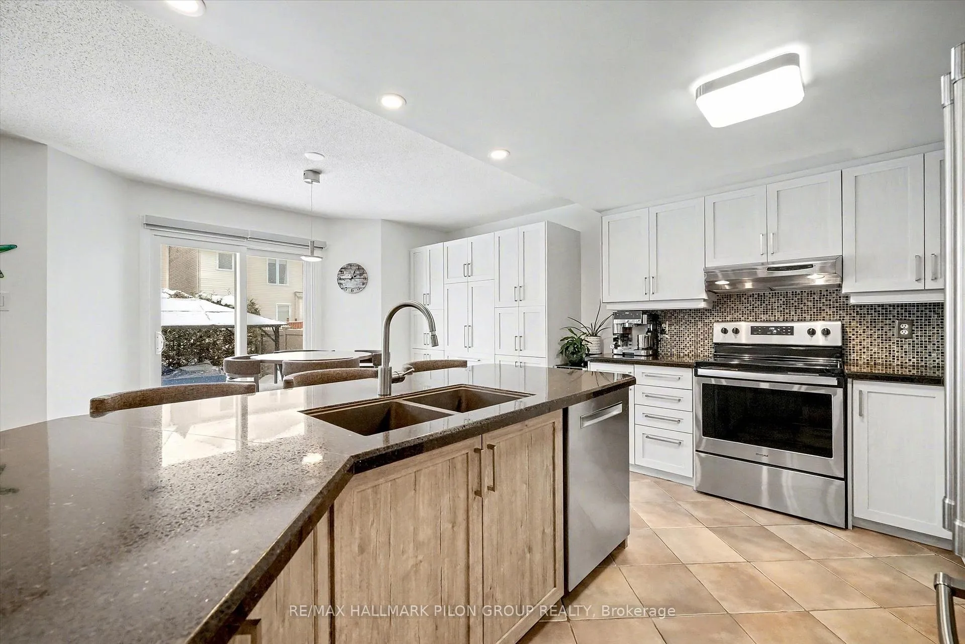 Photo 9 of 2112 Sandy Oaks Drive, Ottawa, Chapel Hill South - Orleans Village — HOMEH