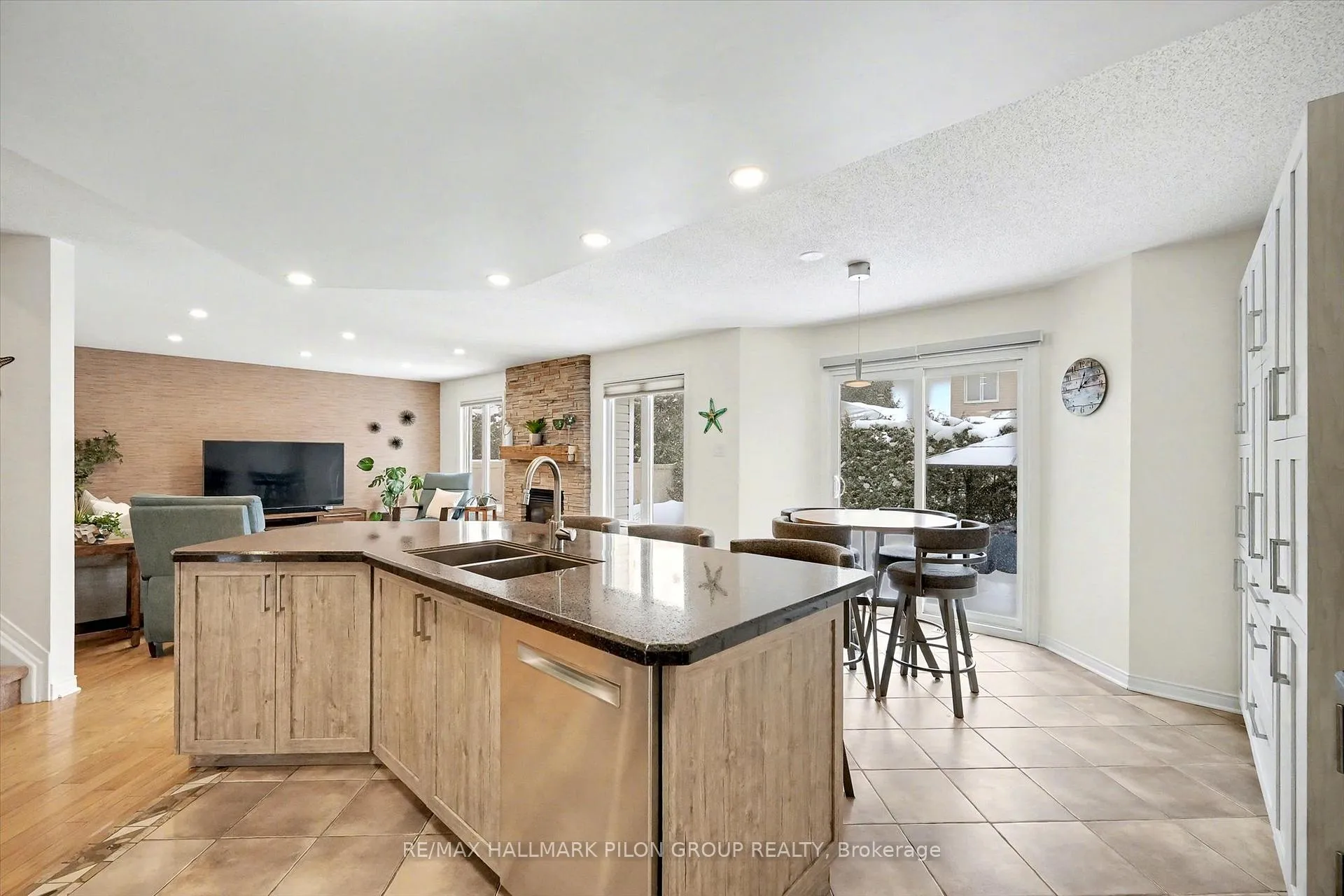 Photo 10 of 2112 Sandy Oaks Drive, Ottawa, Chapel Hill South - Orleans Village — HOMEH