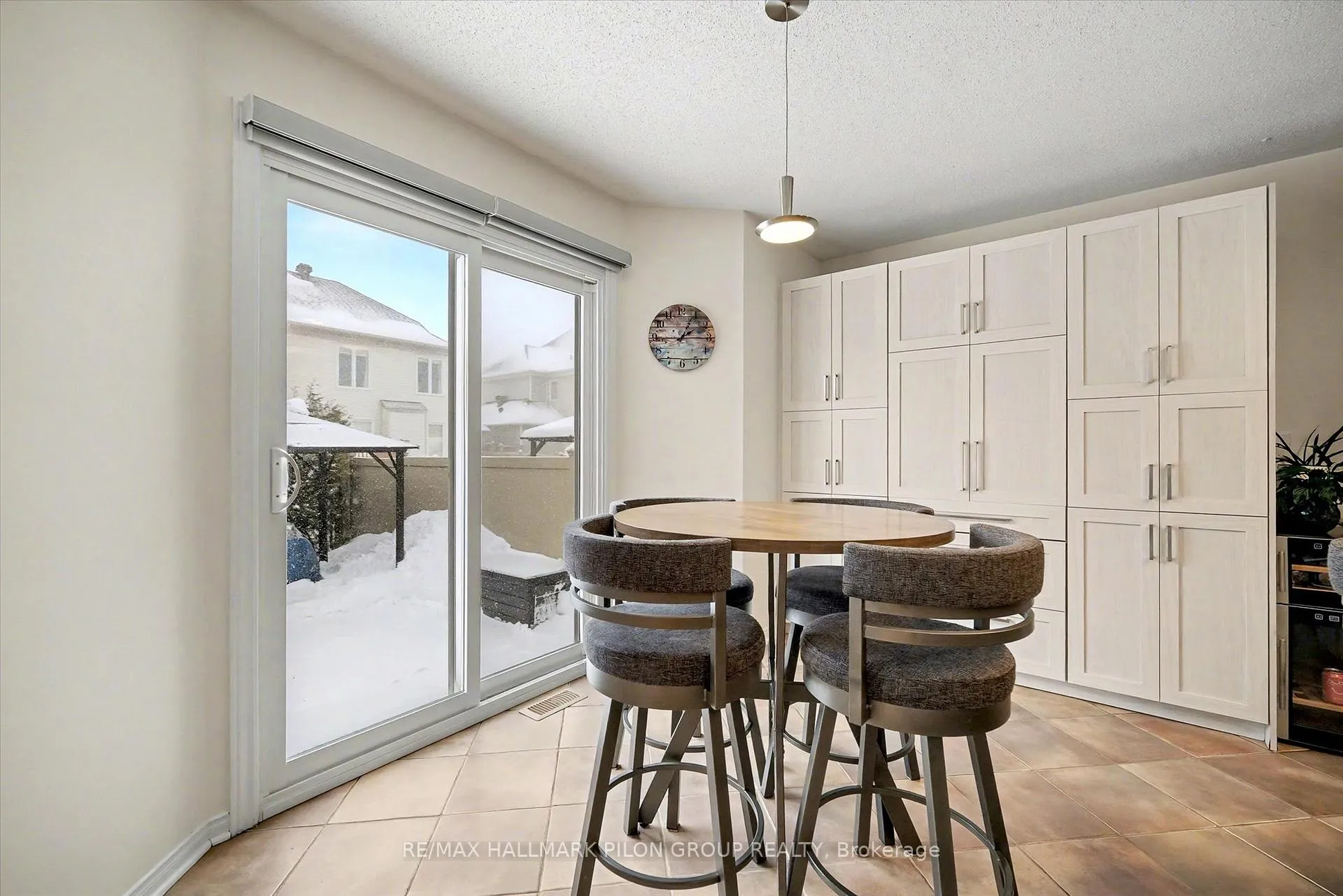 Photo 11 of 2112 Sandy Oaks Drive, Ottawa, Chapel Hill South - Orleans Village — HOMEH