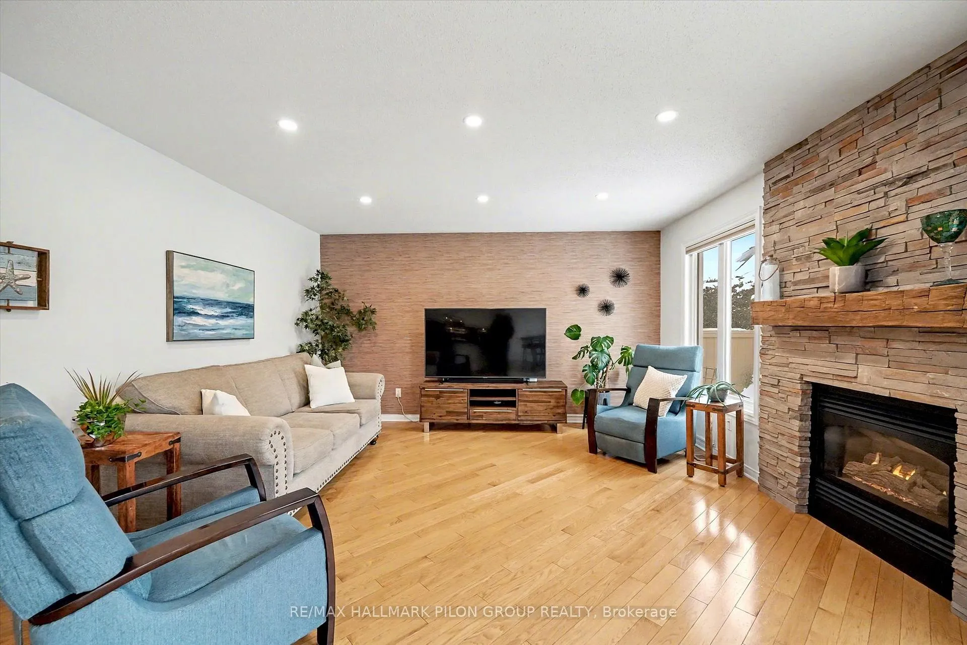 Photo 12 of 2112 Sandy Oaks Drive, Ottawa, Chapel Hill South - Orleans Village — HOMEH