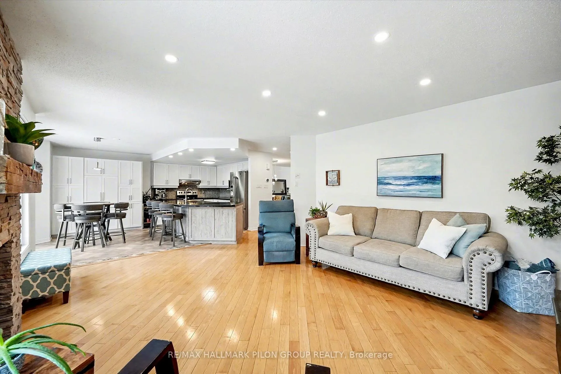 Photo 13 of 2112 Sandy Oaks Drive, Ottawa, Chapel Hill South - Orleans Village — HOMEH