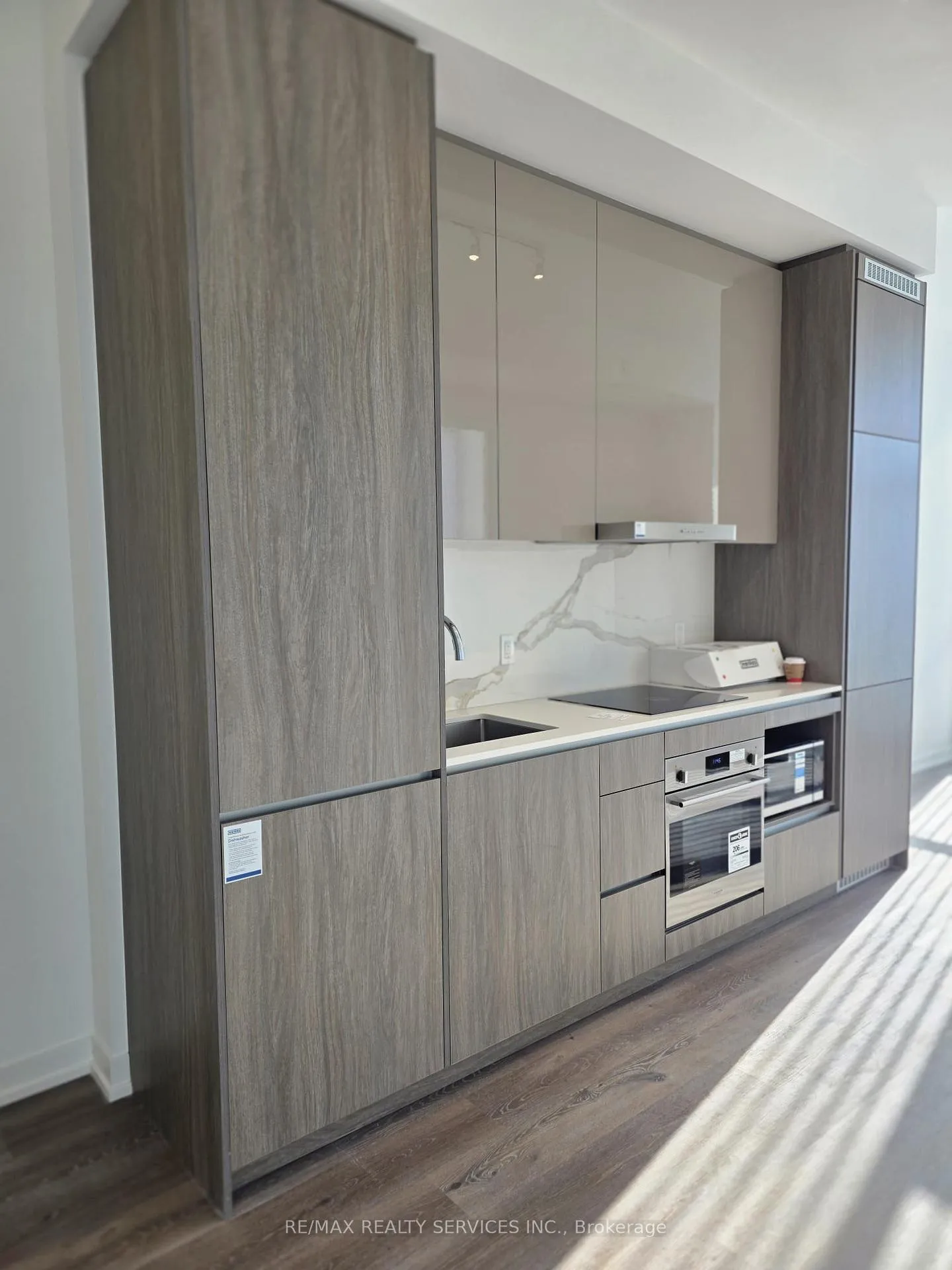 Photo 5 of Unit 1912, 28 Interchange Way, Vaughan, Vaughan Corporate Centre — HOMEH