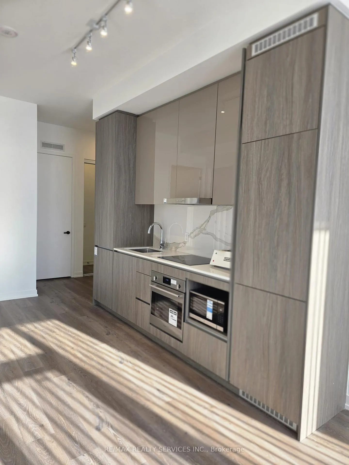 Photo 6 of Unit 1912, 28 Interchange Way, Vaughan, Vaughan Corporate Centre — HOMEH