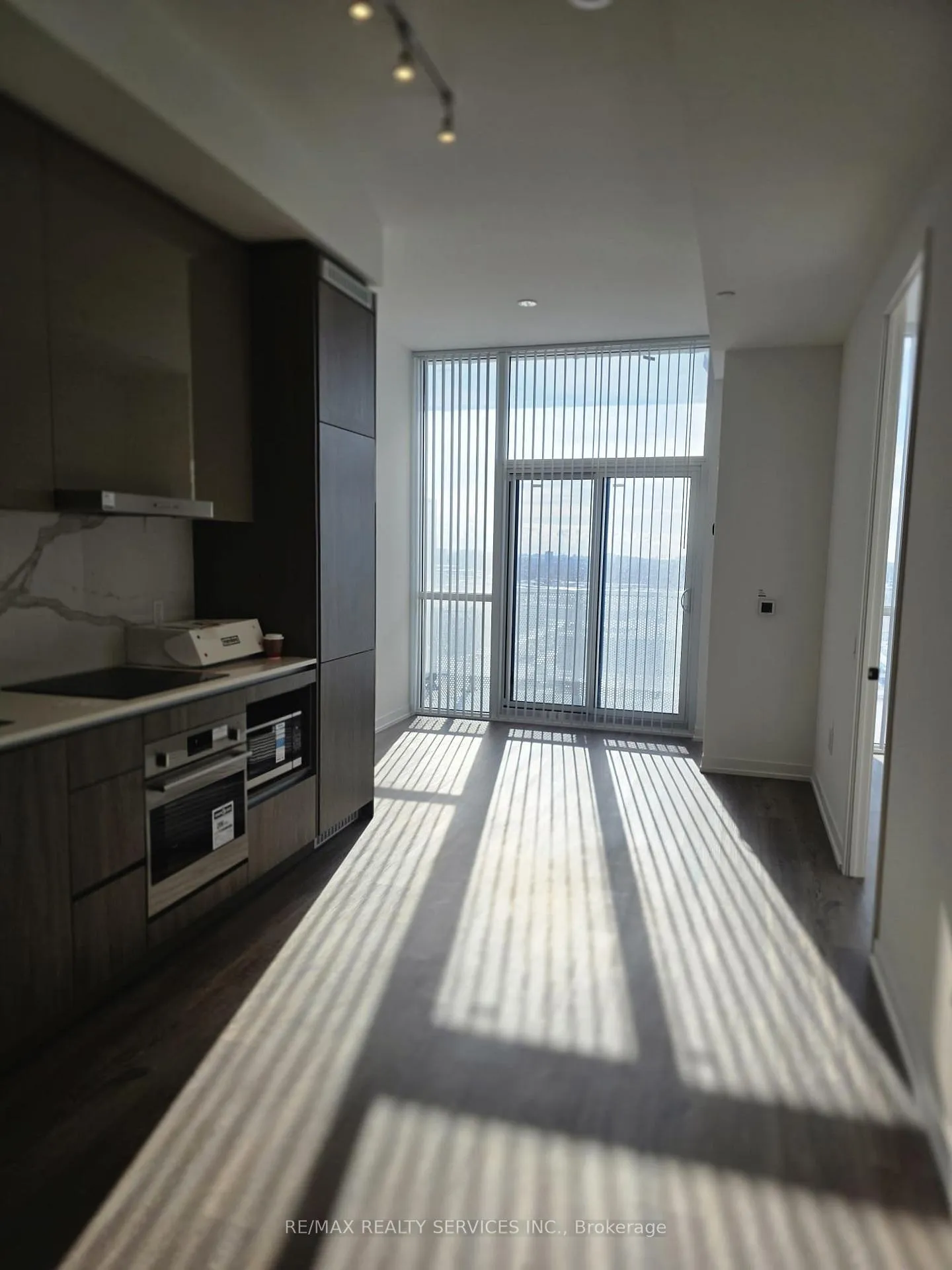 Photo 8 of Unit 1912, 28 Interchange Way, Vaughan, Vaughan Corporate Centre — HOMEH