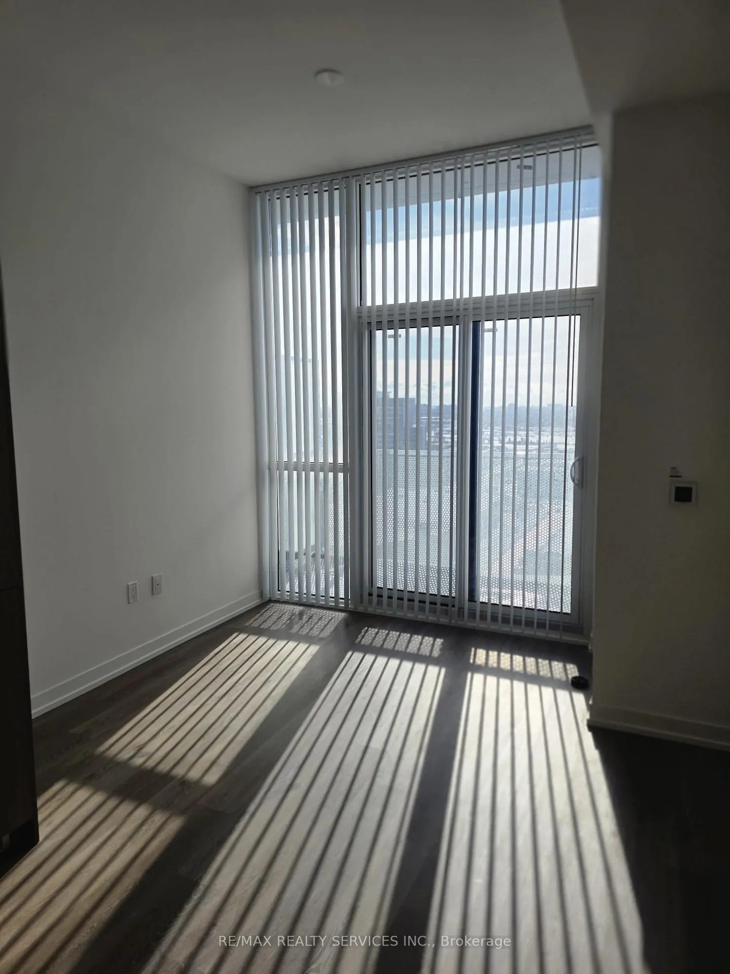 Photo 9 of Unit 1912, 28 Interchange Way, Vaughan, Vaughan Corporate Centre — HOMEH