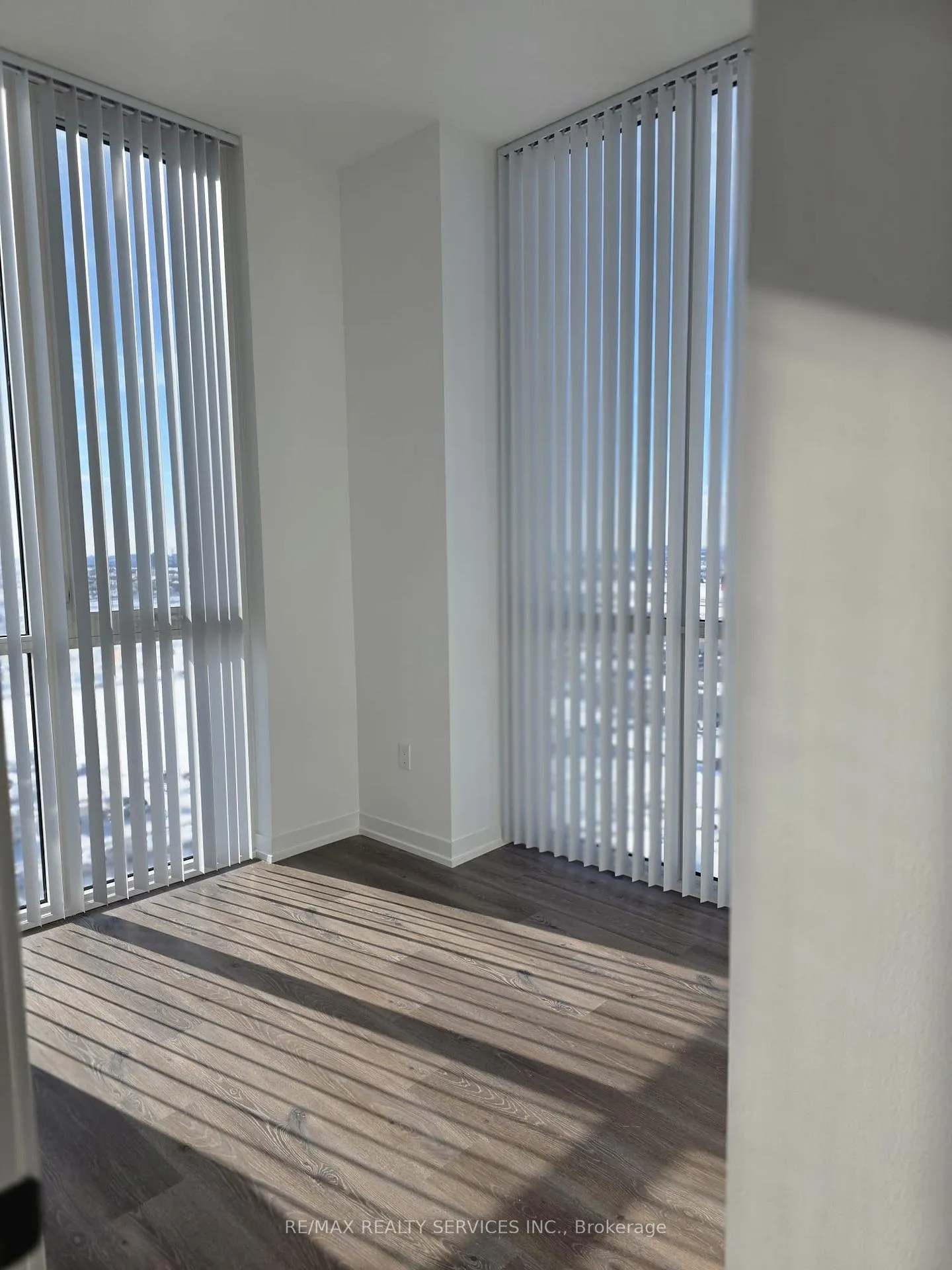 Photo 10 of Unit 1912, 28 Interchange Way, Vaughan, Vaughan Corporate Centre — HOMEH
