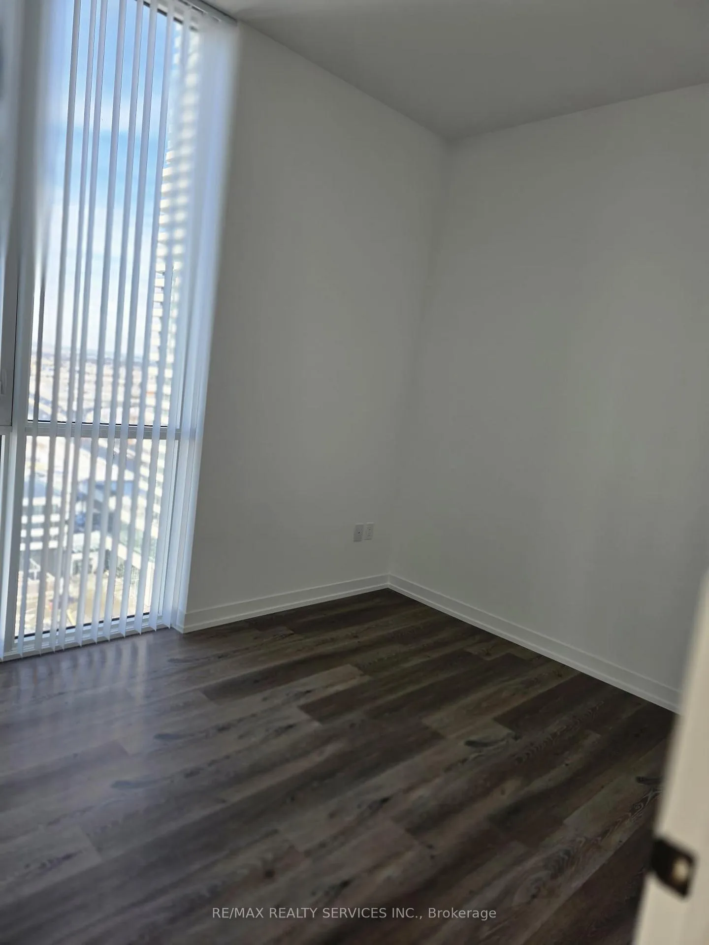 Photo 11 of Unit 1912, 28 Interchange Way, Vaughan, Vaughan Corporate Centre — HOMEH