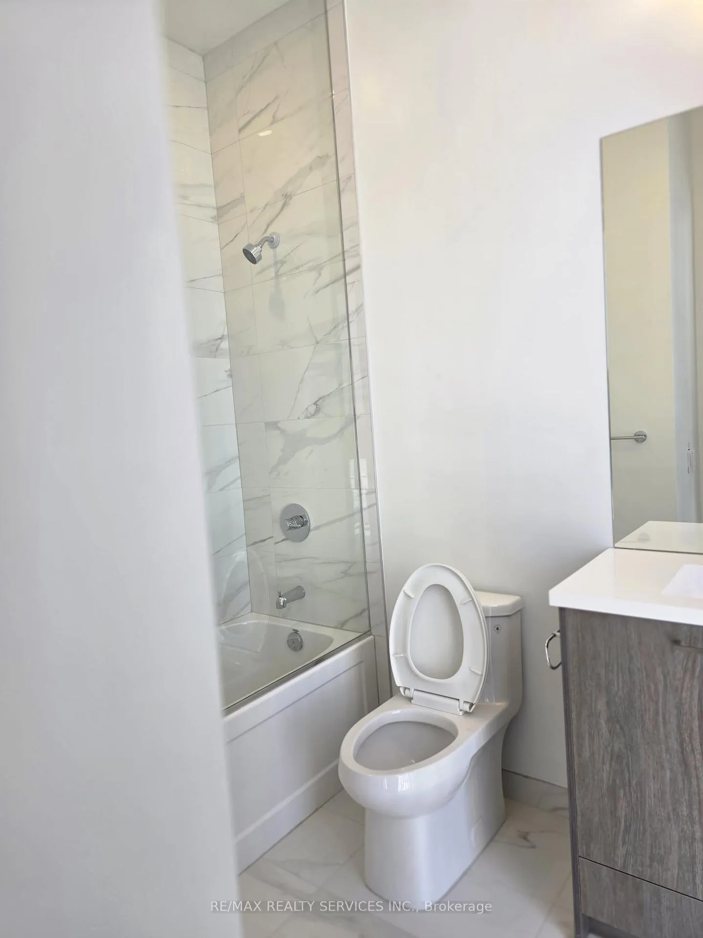 Photo 15 of Unit 1912, 28 Interchange Way, Vaughan, Vaughan Corporate Centre — HOMEH