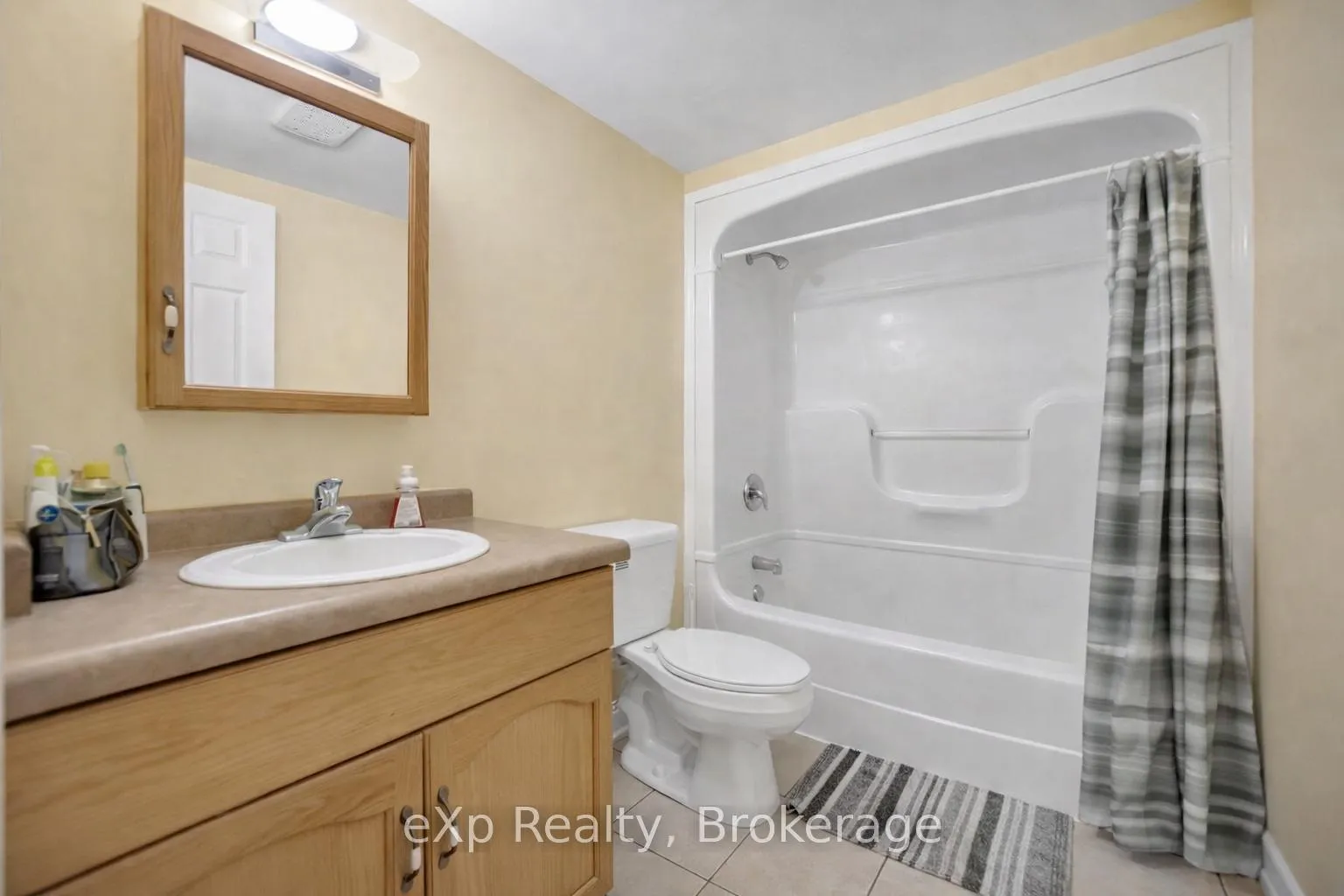 Photo 9 of Unit 5, 142 York Road, Guelph, St. Patrick's Ward — HOMEH