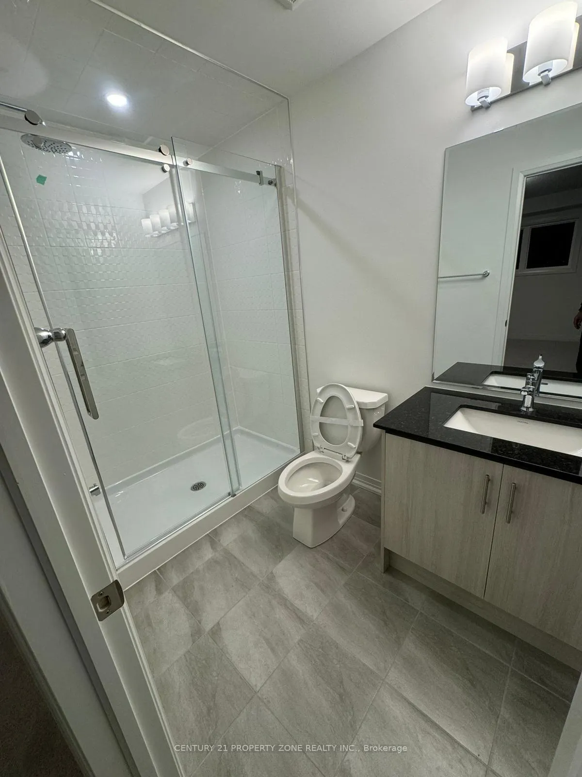 Photo 6 of Unit upper, 2 Timber fall Drive, Brampton, Northwest Brampton — HOMEH