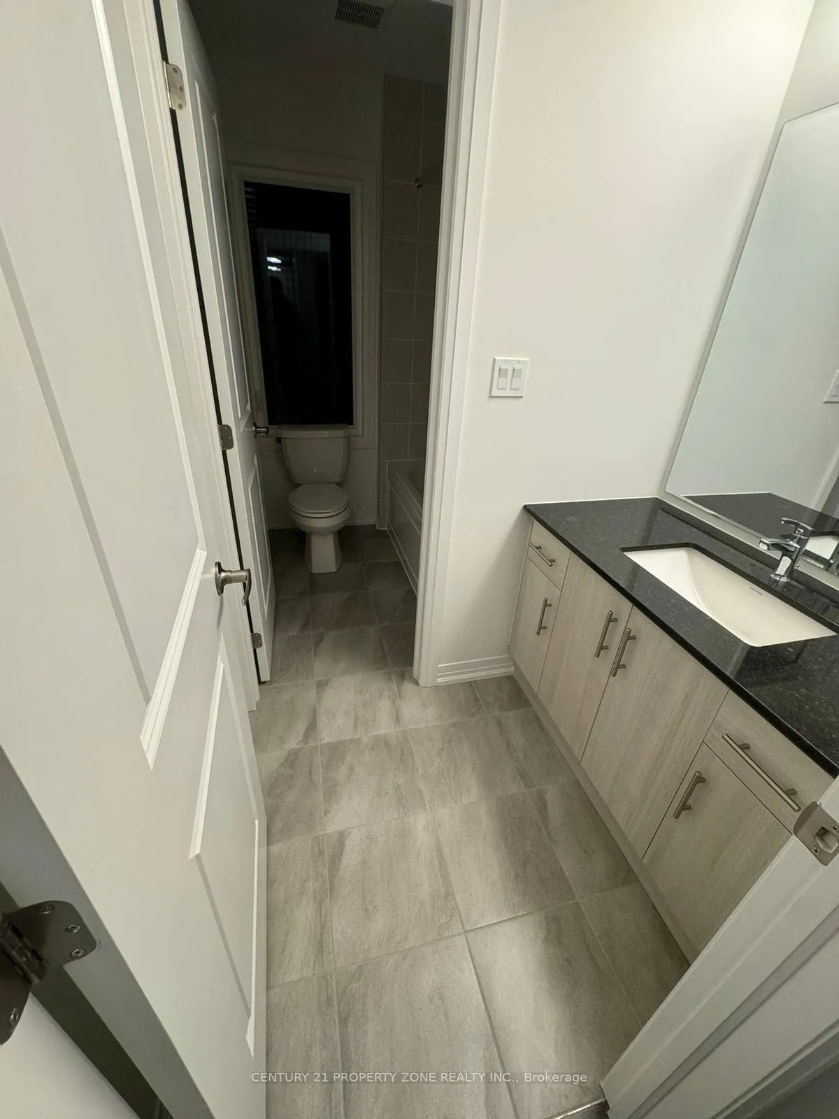 Photo 7 of Unit upper, 2 Timber fall Drive, Brampton, Northwest Brampton — HOMEH