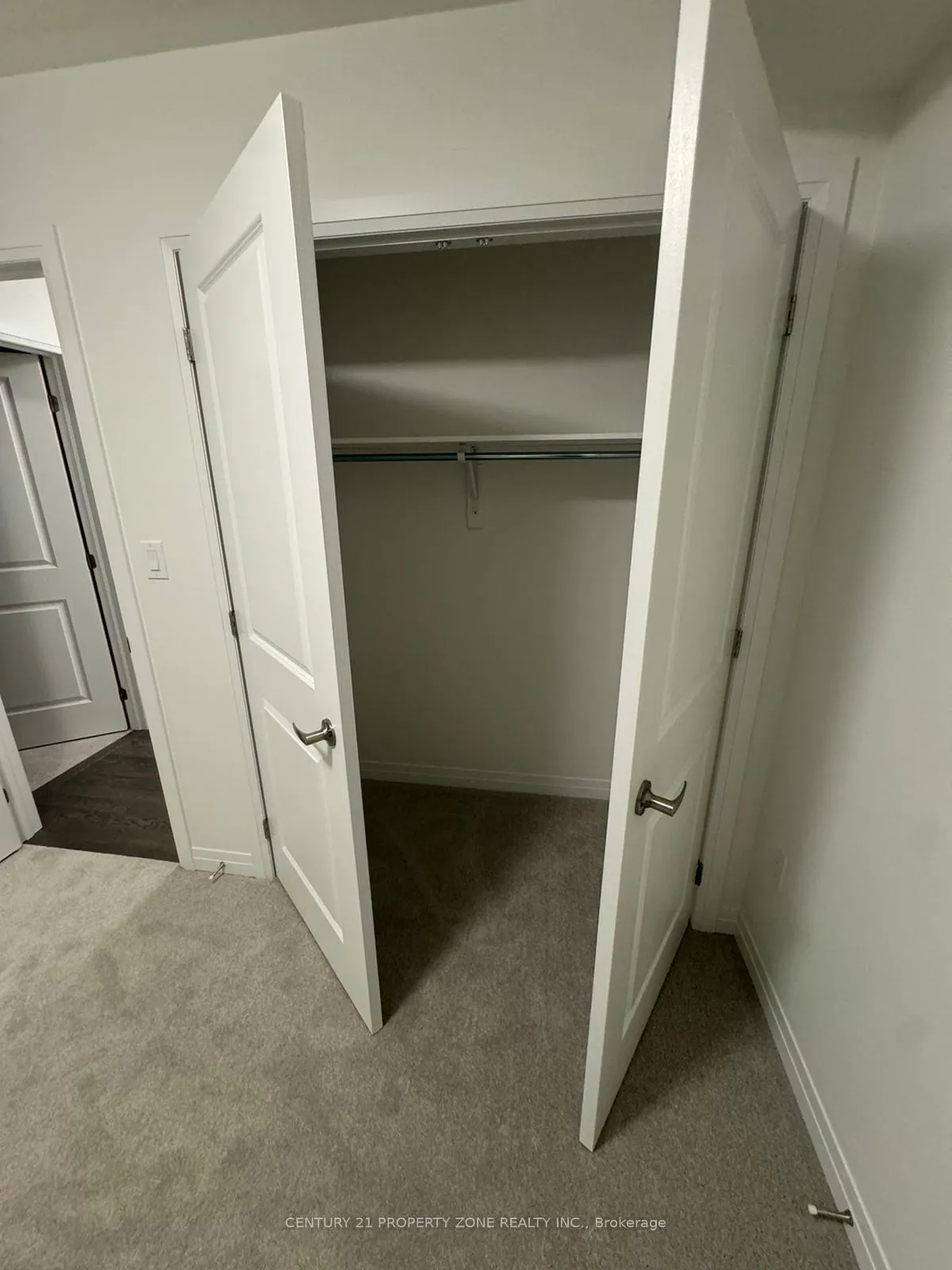 Photo 8 of Unit upper, 2 Timber fall Drive, Brampton, Northwest Brampton — HOMEH
