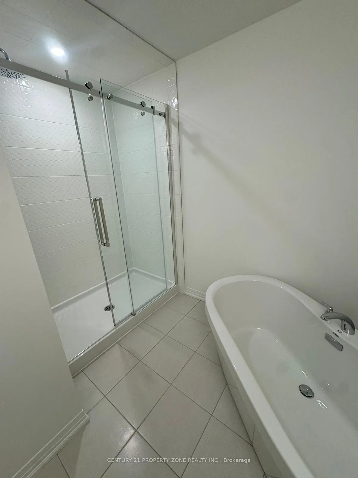 Photo 15 of Unit upper, 2 Timber fall Drive, Brampton, Northwest Brampton — HOMEH