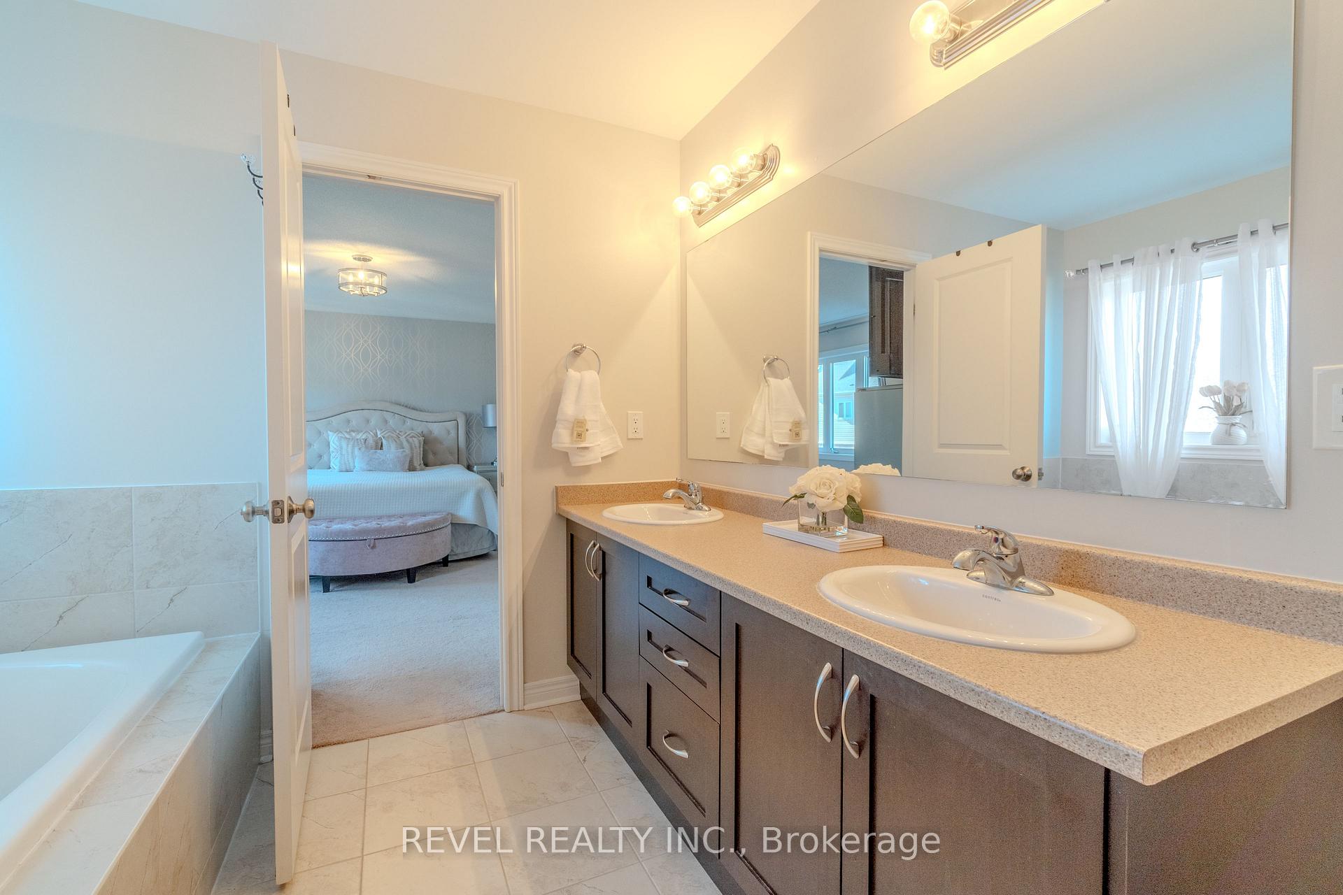 Photo 14 of 50 Barlow Place, Brant, Paris — HOMEH