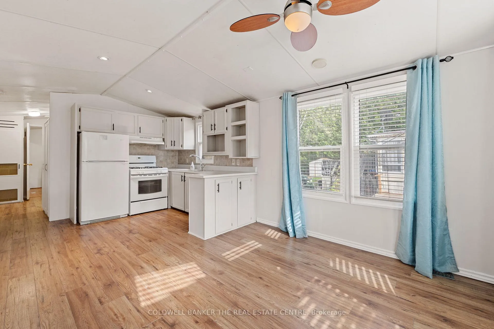 Photo 5 of Unit 327, 285 Crydermans Side Road, Georgina, Baldwin — HOMEH