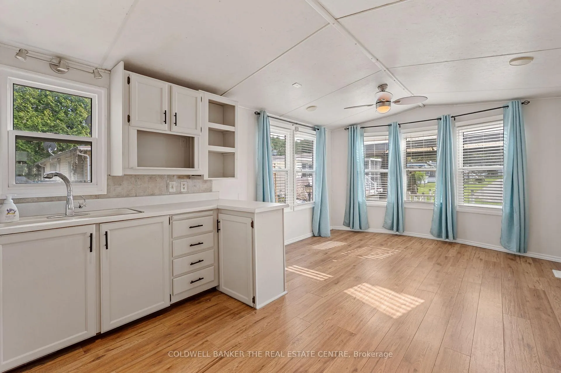 Photo 7 of Unit 327, 285 Crydermans Side Road, Georgina, Baldwin — HOMEH