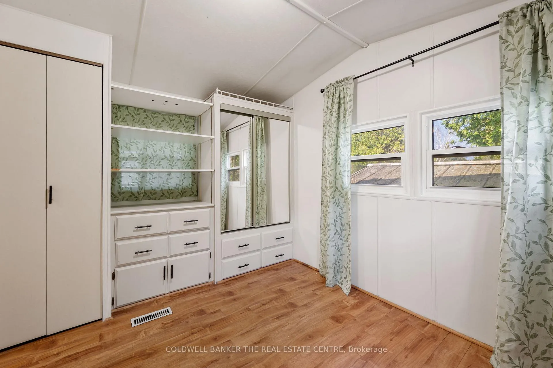 Photo 9 of Unit 327, 285 Crydermans Side Road, Georgina, Baldwin — HOMEH