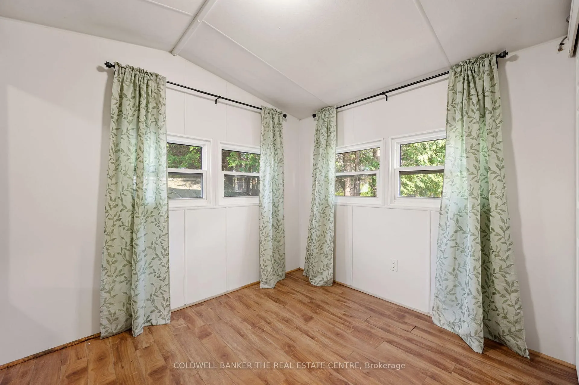 Photo 10 of Unit 327, 285 Crydermans Side Road, Georgina, Baldwin — HOMEH