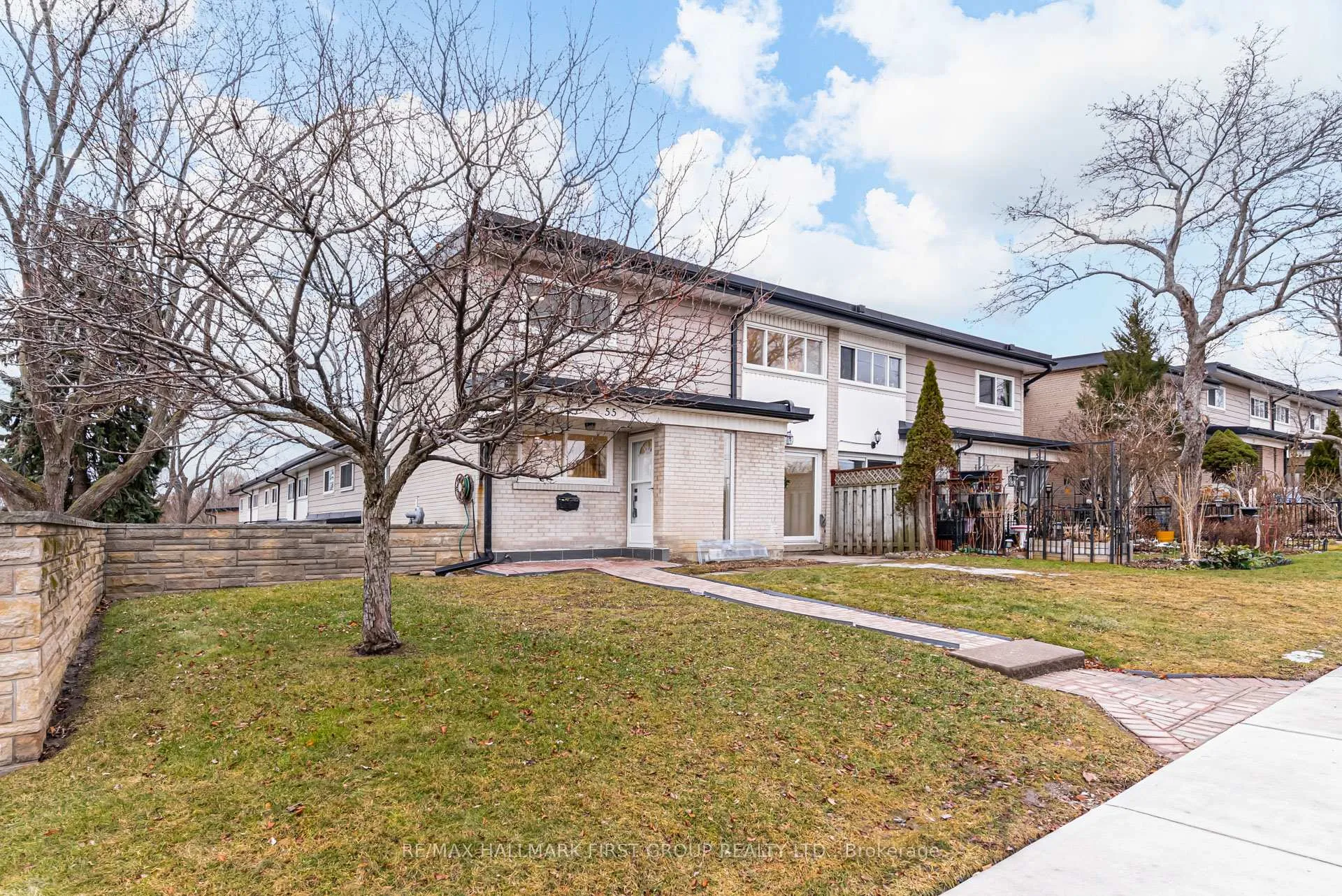 Photo 1 of Unit 55, 925 Bayly Street, Pickering, West Shore — HOMEH