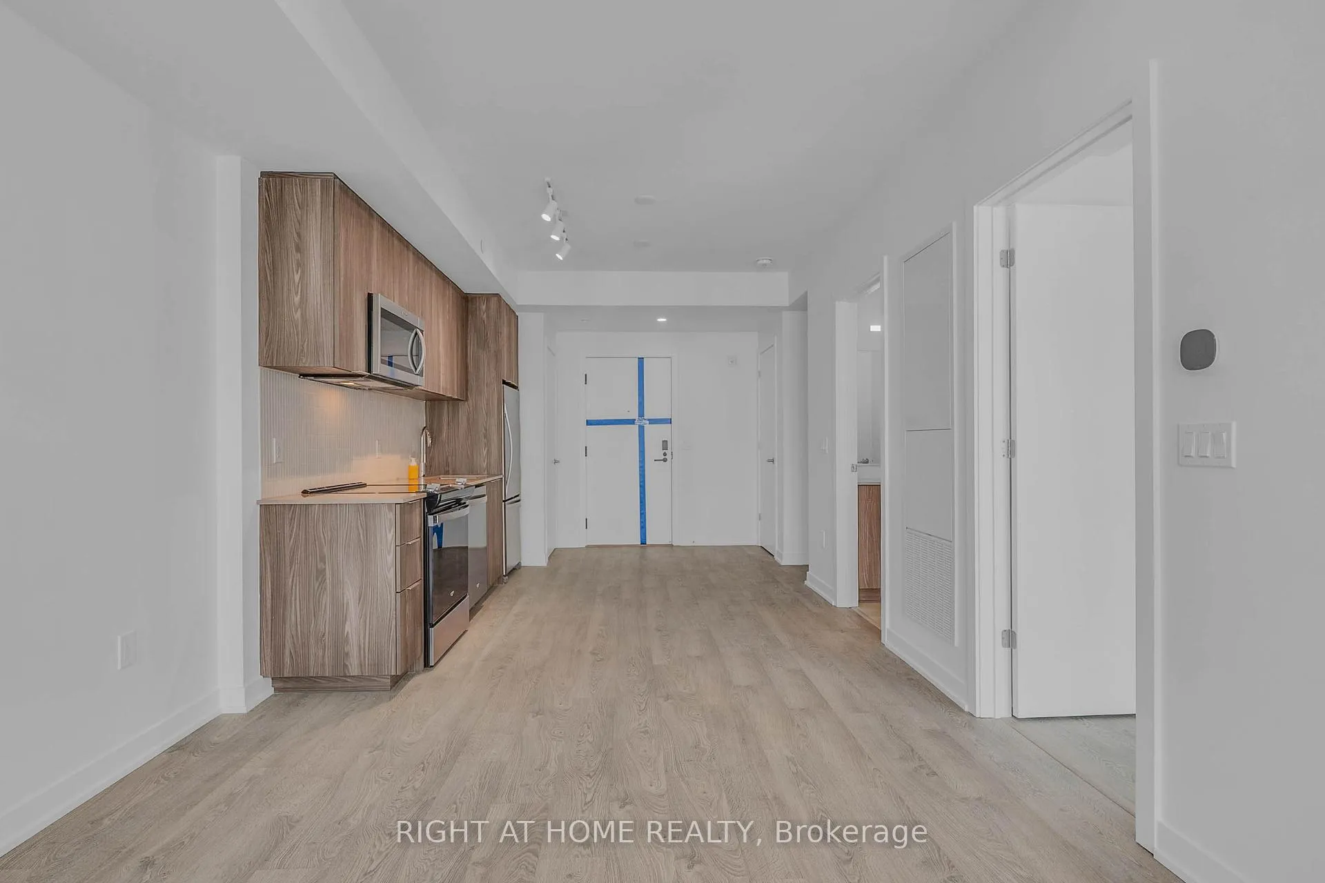 Photo 6 of Unit 607, 750 Whitlock Avenue, Milton, Cobban — HOMEH