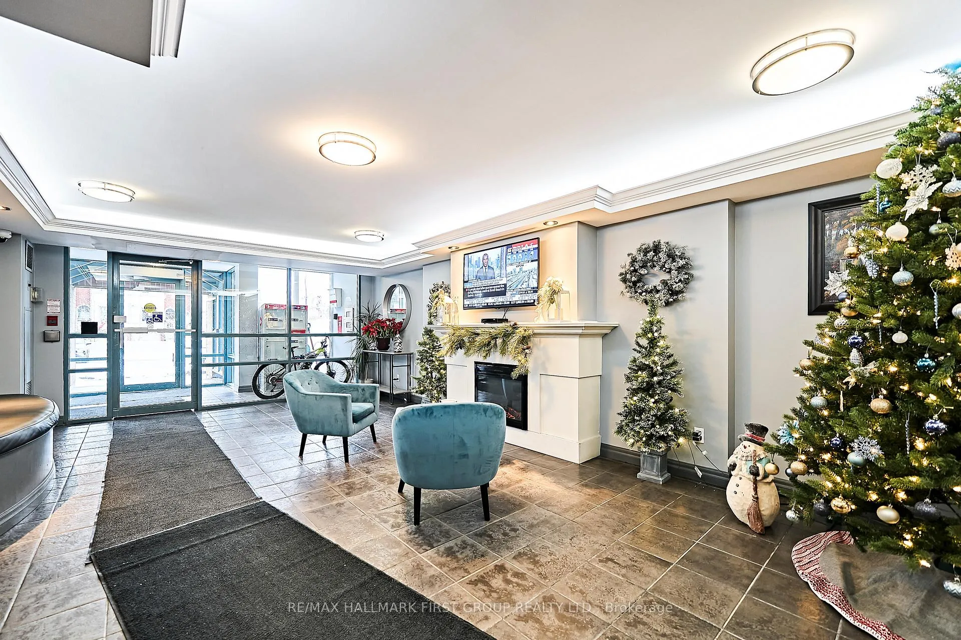 Photo 2 of Unit 801, 1625 Pickering Parkway, Pickering, Village East — HOMEH