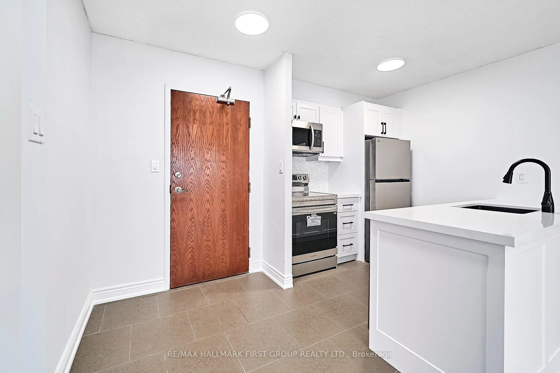 Photo 5 of Unit 801, 1625 Pickering Parkway, Pickering, Village East — HOMEH