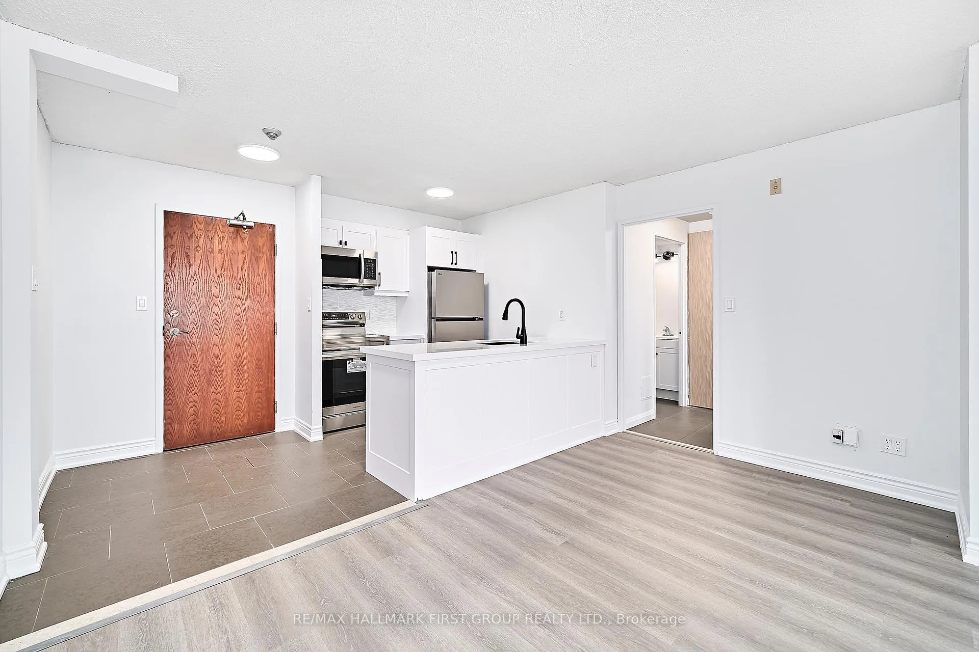 Photo 6 of Unit 801, 1625 Pickering Parkway, Pickering, Village East — HOMEH