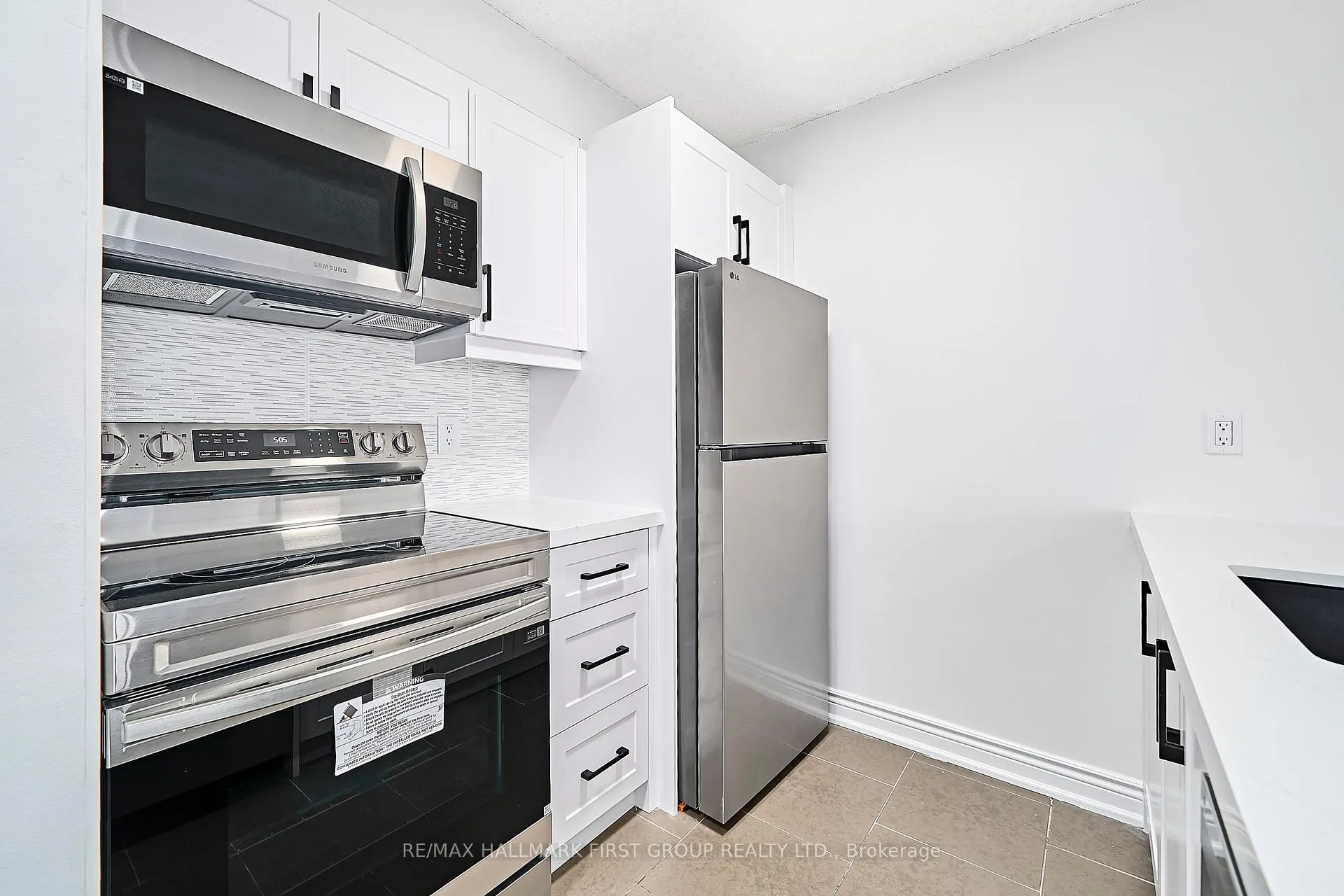 Photo 10 of Unit 801, 1625 Pickering Parkway, Pickering, Village East — HOMEH