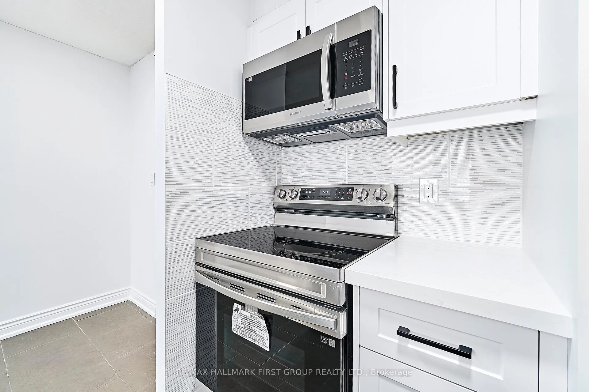 Photo 12 of Unit 801, 1625 Pickering Parkway, Pickering, Village East — HOMEH