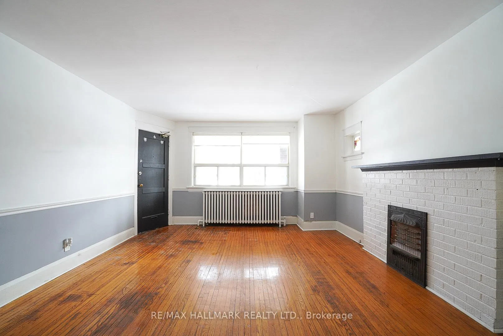 Photo 4 of Unit Main Floor, 44 Scarboro Beach Boulevard, Toronto, The Beaches — HOMEH