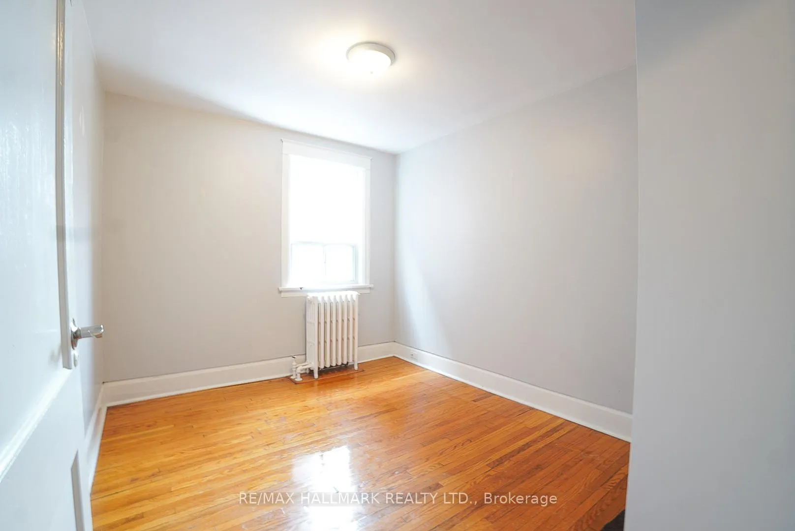 Photo 6 of Unit Main Floor, 44 Scarboro Beach Boulevard, Toronto, The Beaches — HOMEH
