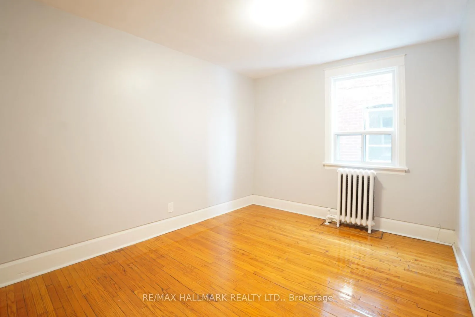 Photo 8 of Unit Main Floor, 44 Scarboro Beach Boulevard, Toronto, The Beaches — HOMEH
