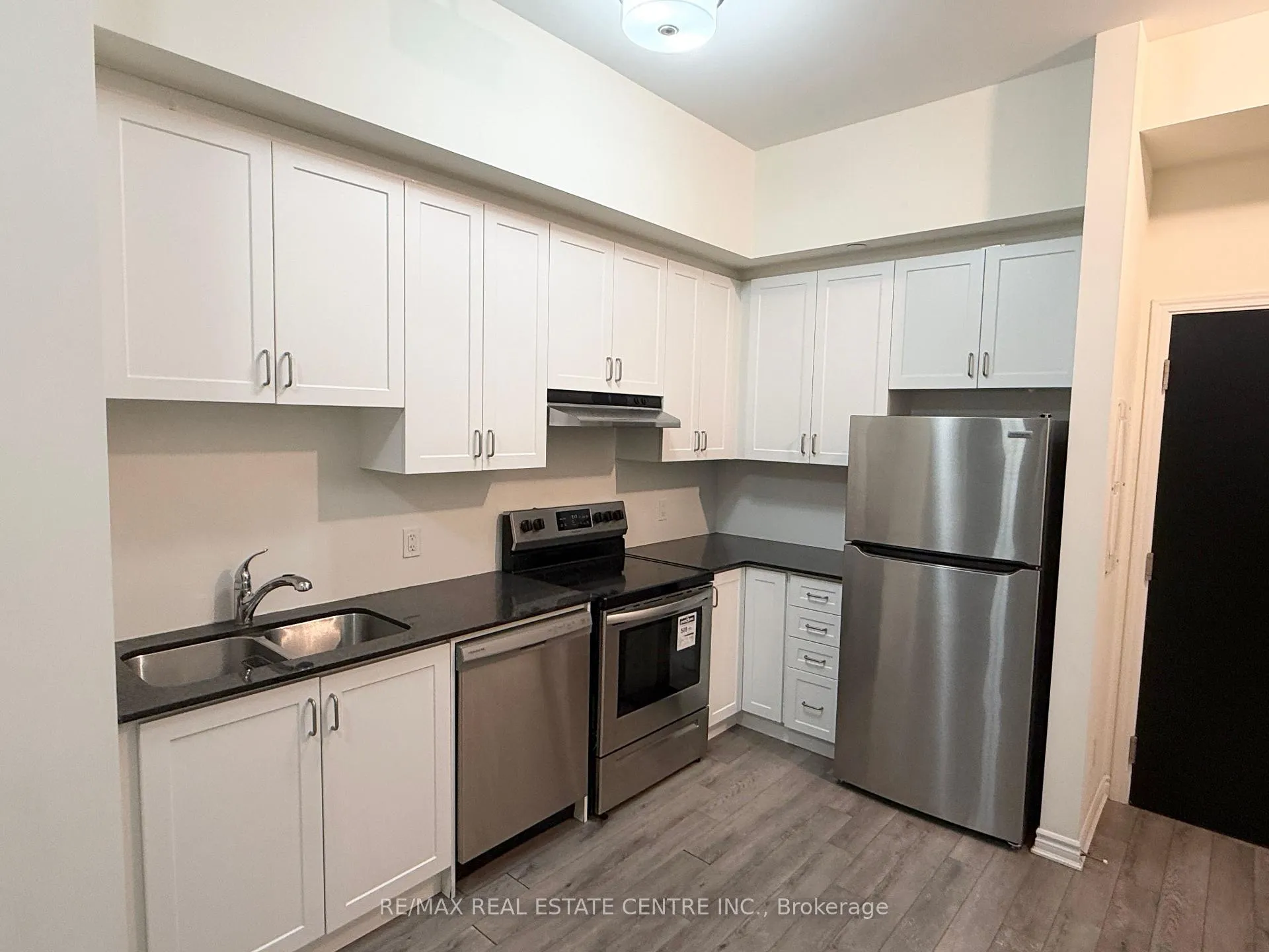 Photo 5 of Unit 108, 200 Lagerfeld Drive, Brampton, Brampton North — HOMEH