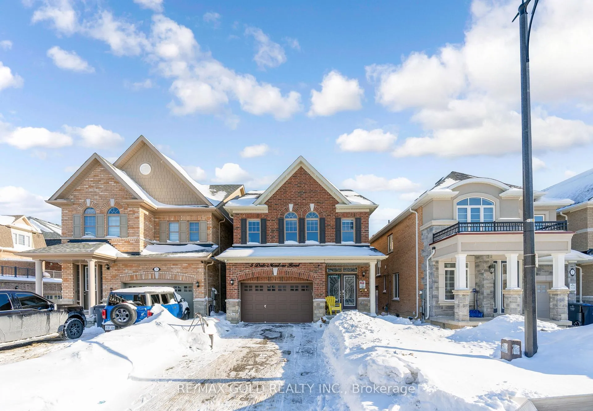 Photo 2 of 5 Dale Meadows Road, Brampton, Northwest Brampton — HOMEH