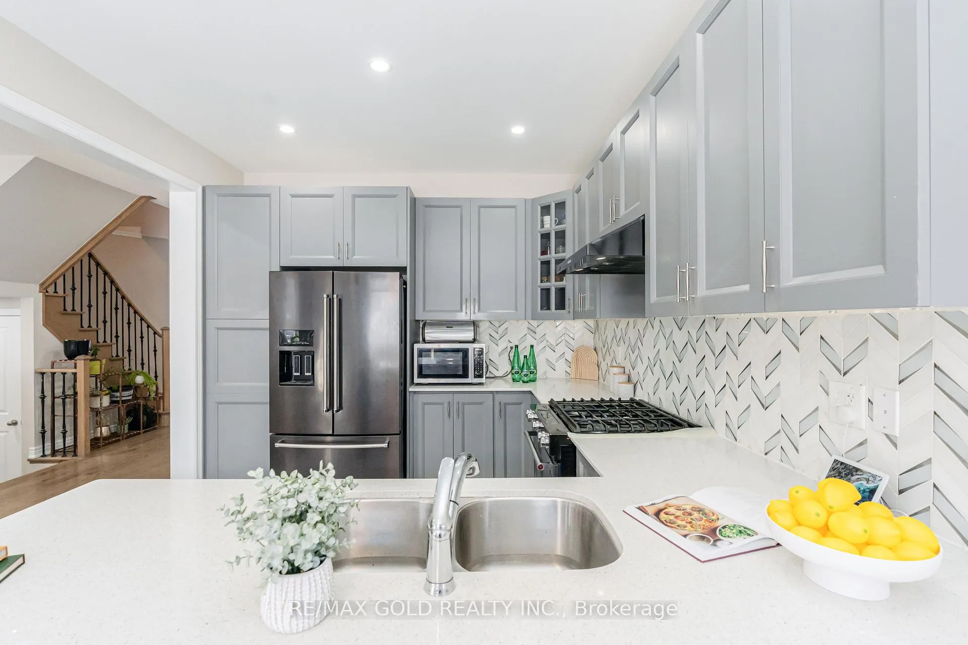 Photo 7 of 5 Dale Meadows Road, Brampton, Northwest Brampton — HOMEH