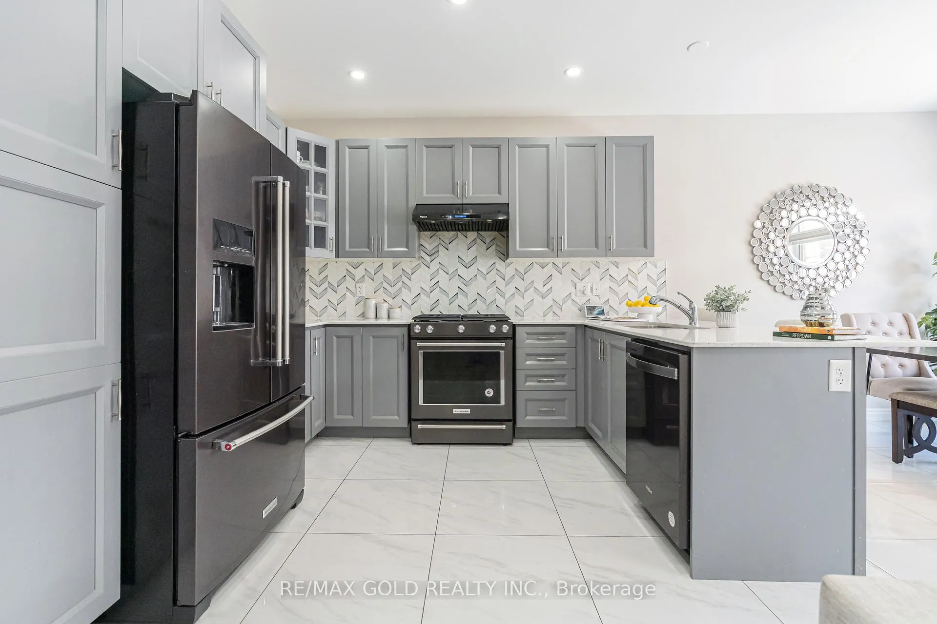 Photo 8 of 5 Dale Meadows Road, Brampton, Northwest Brampton — HOMEH