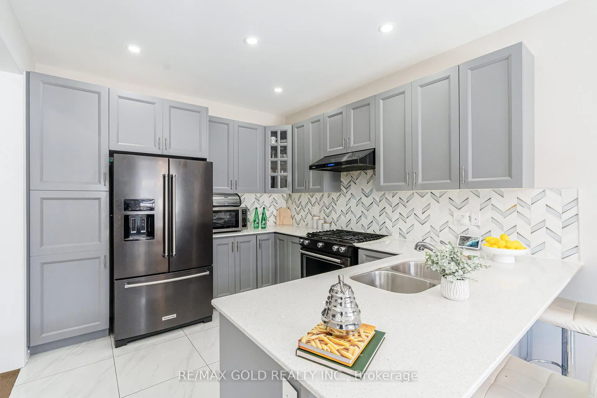 Photo 9 of 5 Dale Meadows Road, Brampton, Northwest Brampton — HOMEH