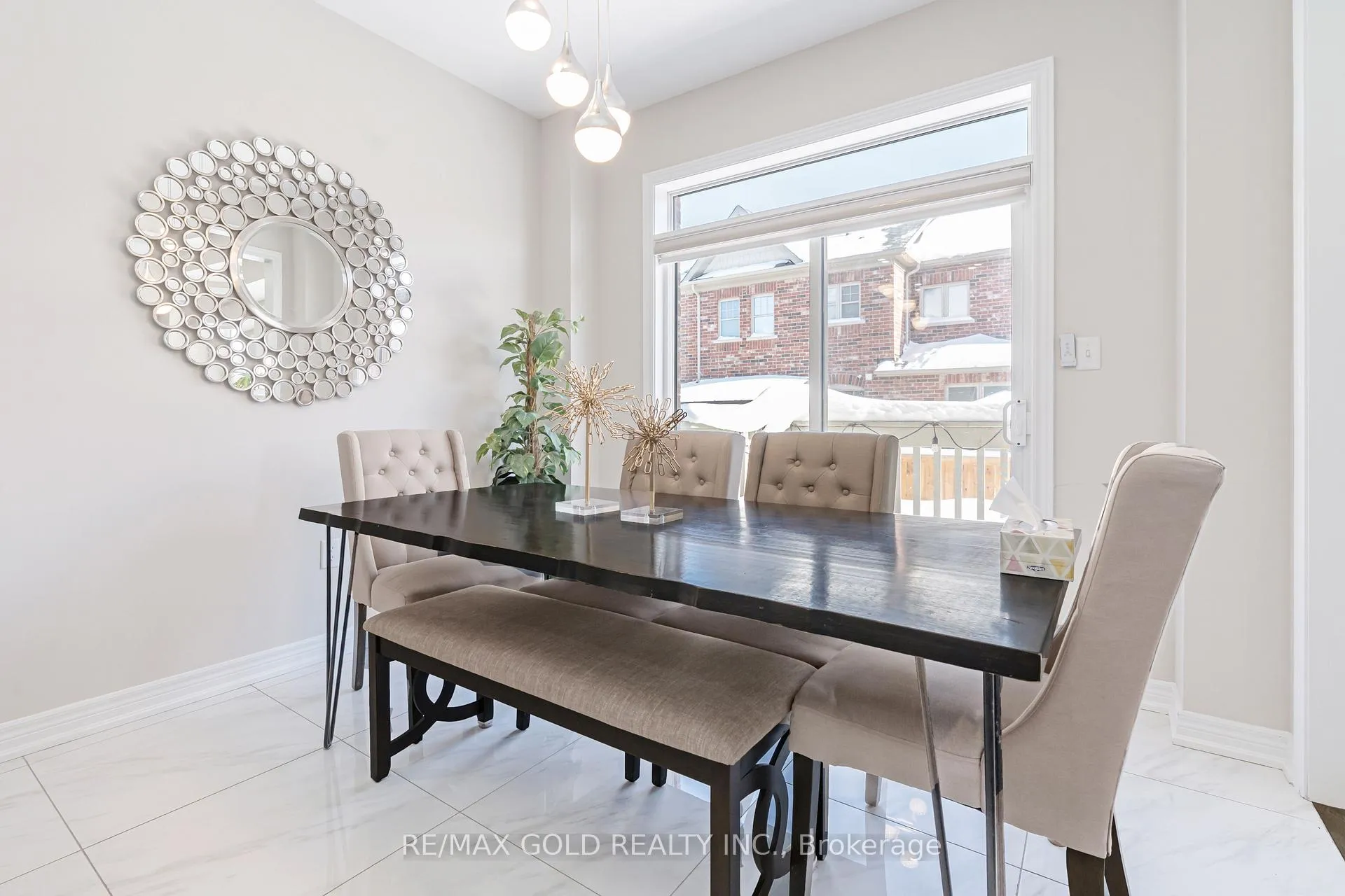 Photo 11 of 5 Dale Meadows Road, Brampton, Northwest Brampton — HOMEH