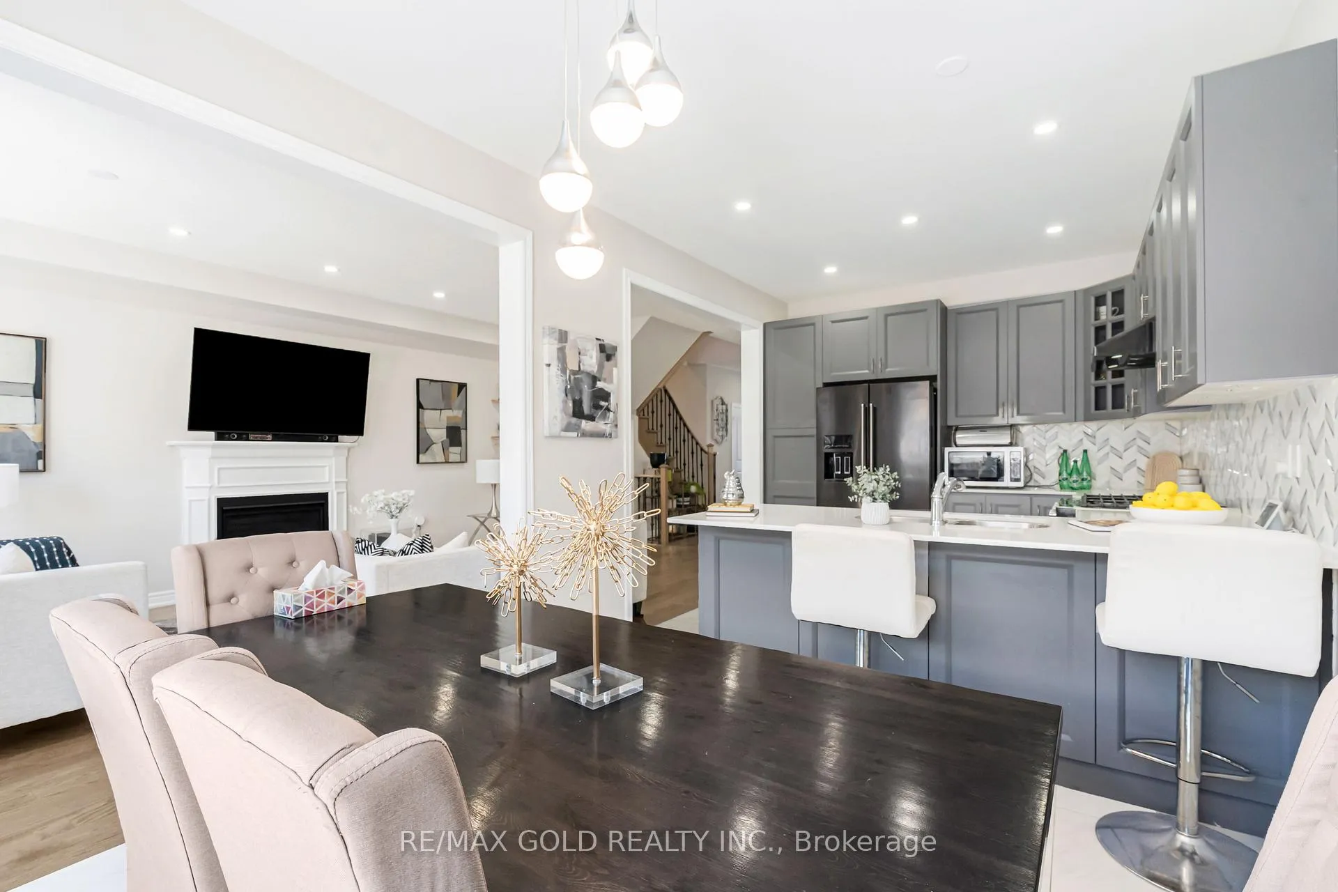 Photo 12 of 5 Dale Meadows Road, Brampton, Northwest Brampton — HOMEH
