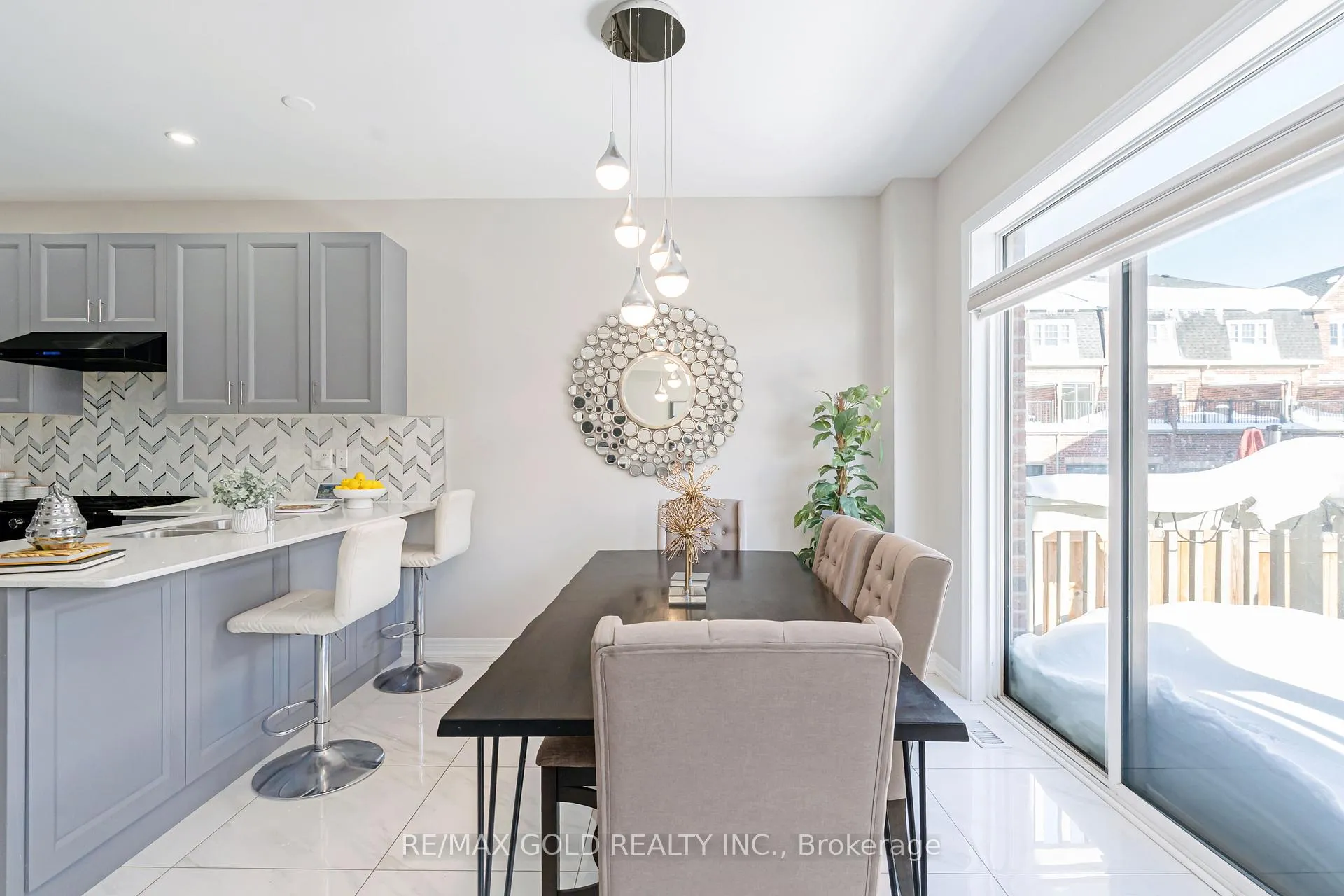 Photo 13 of 5 Dale Meadows Road, Brampton, Northwest Brampton — HOMEH